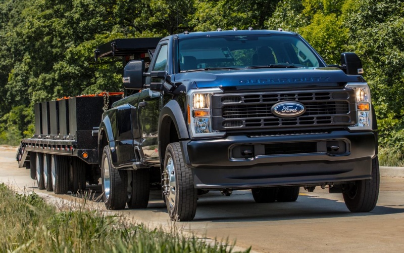 How Much Can the 2026 Ford Super Duty F-350 Tow for Work and Weekends Around Palm Beach Gardens, FL?