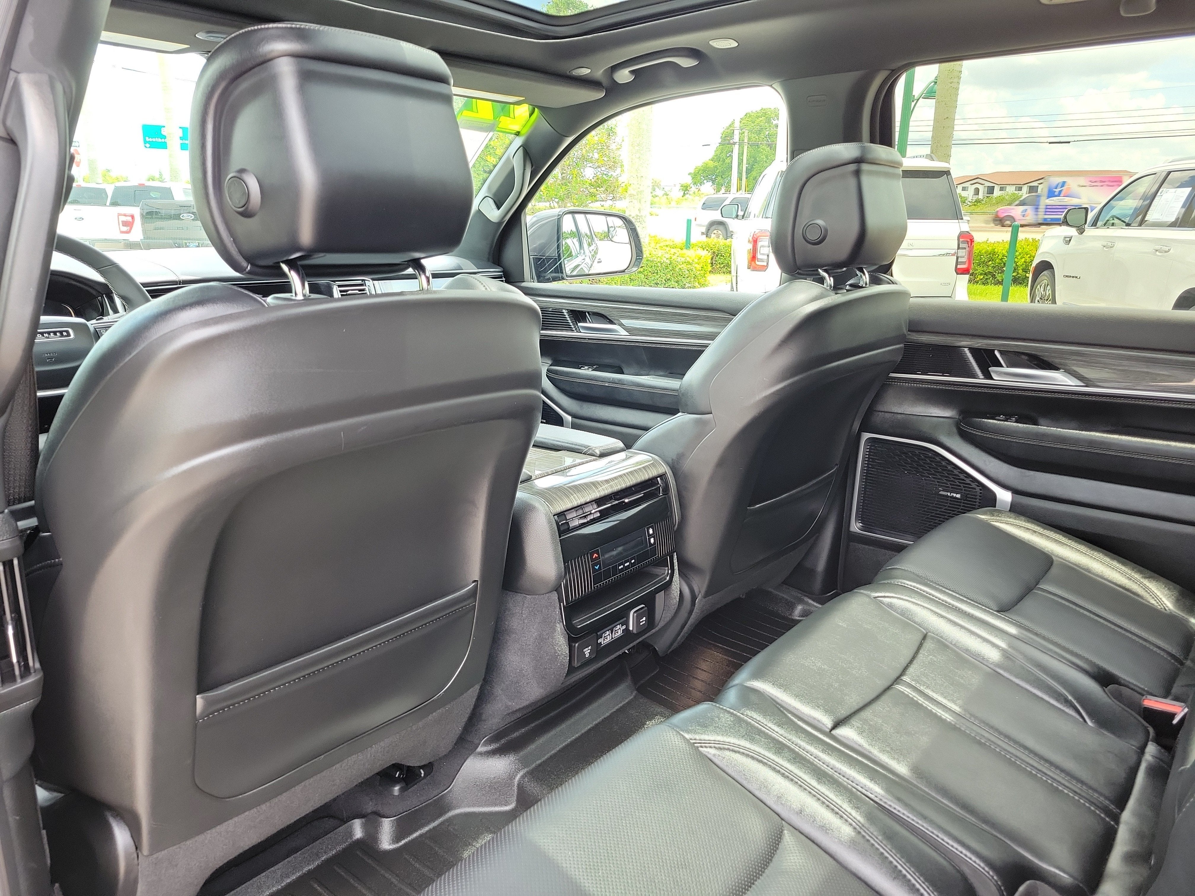 2022 Jeep Wagoneer Series II