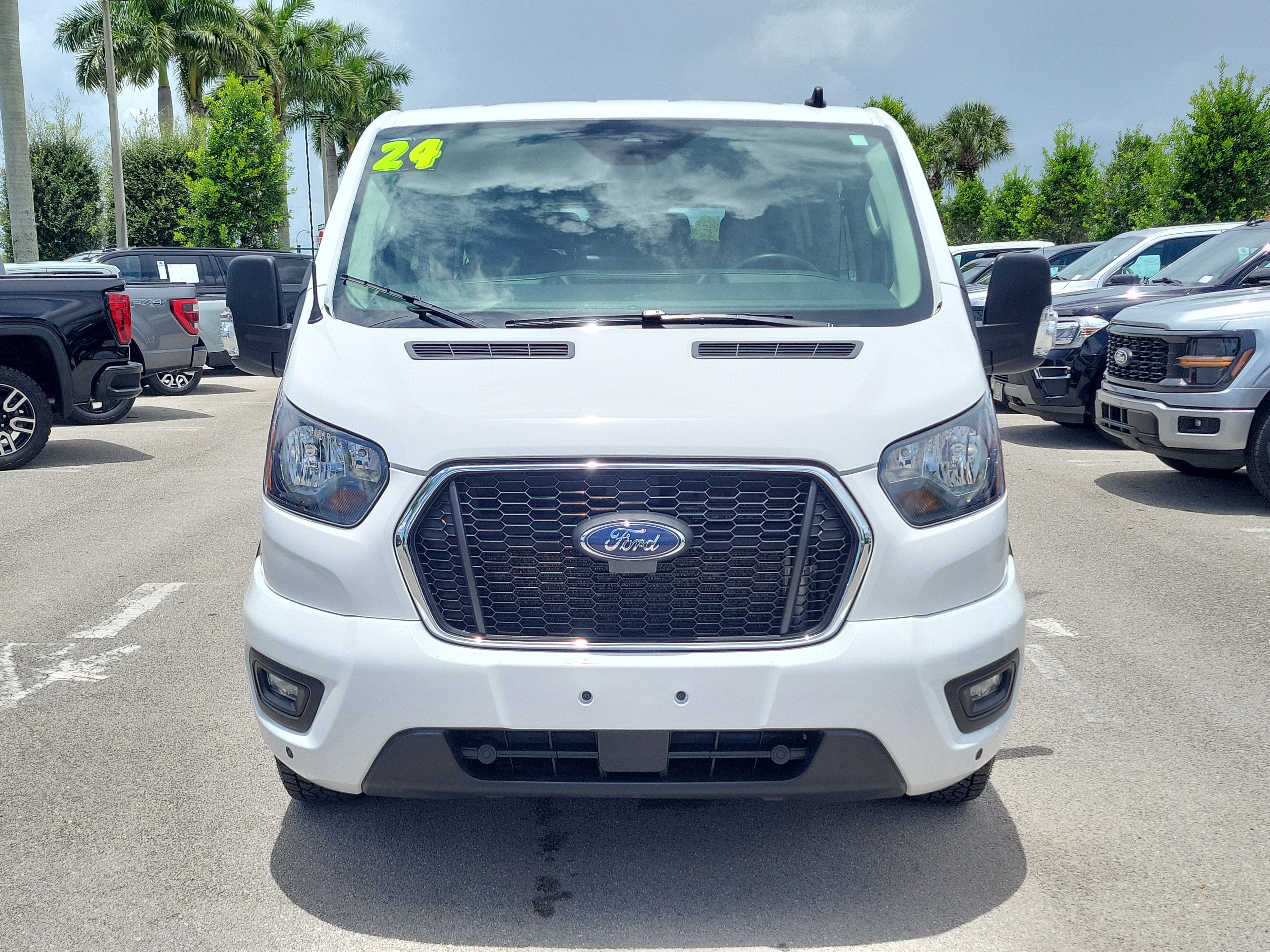 2024 Ford Transit Passenger Wagon XLT