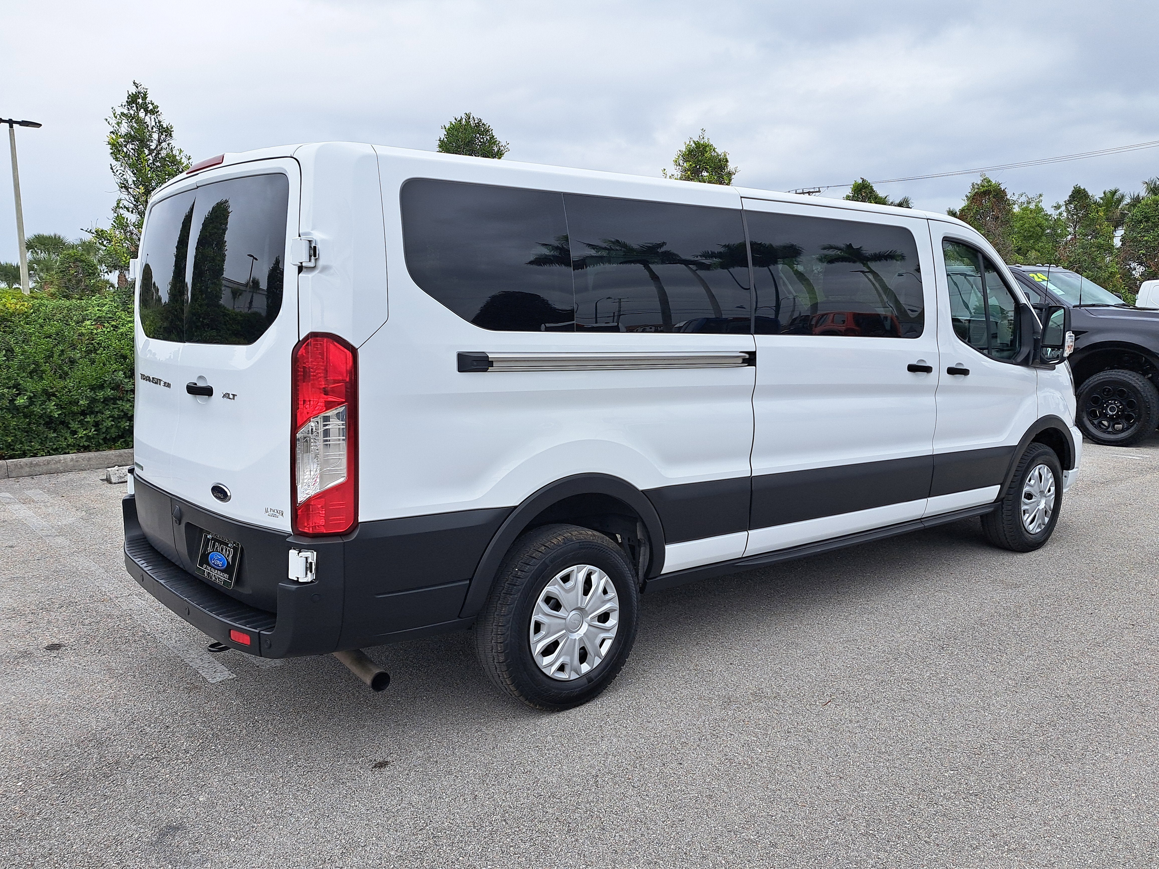 2023 Ford Transit Passenger Wagon XLT