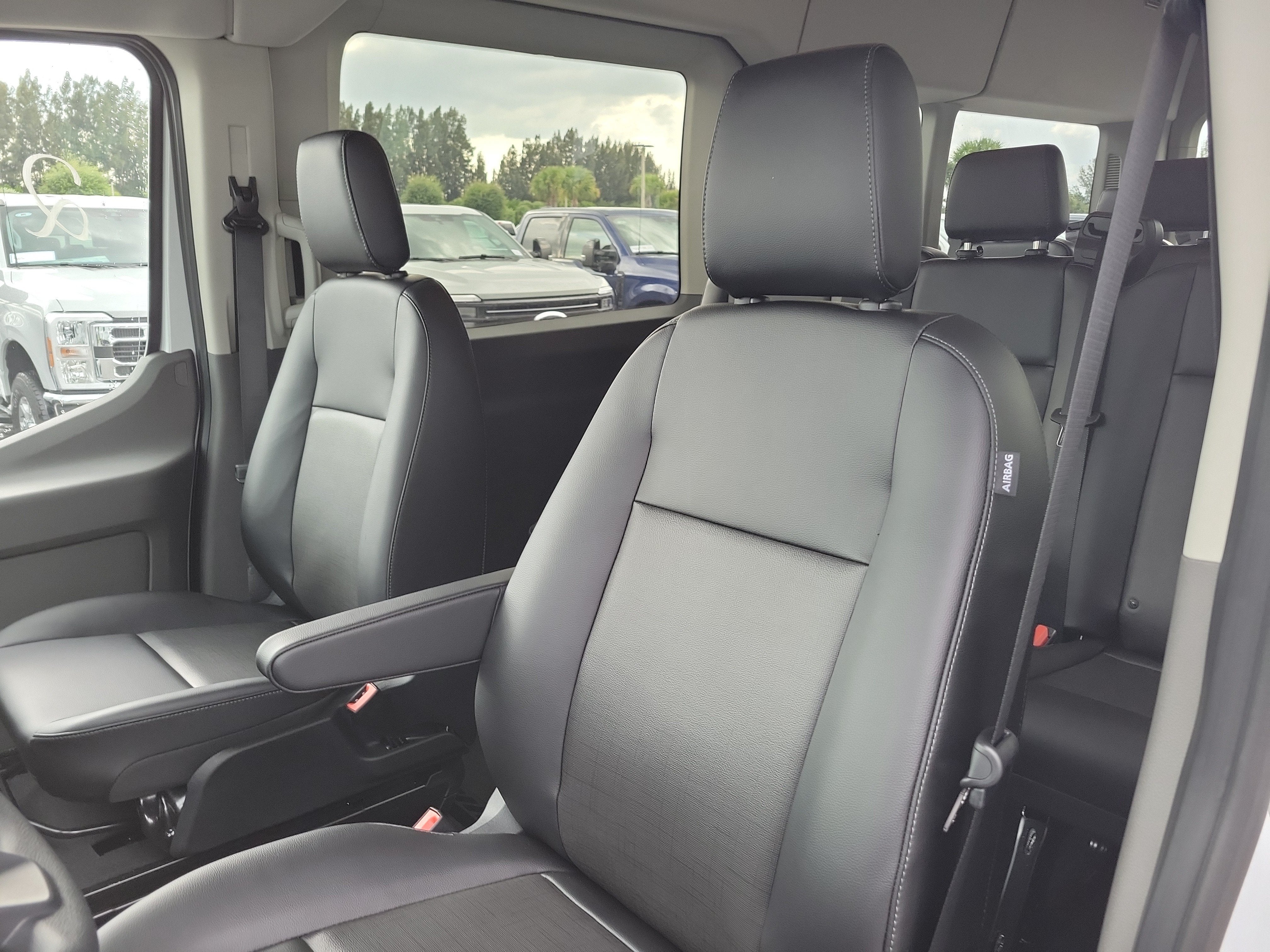 2026 Ford Transit Passenger Wagon XL