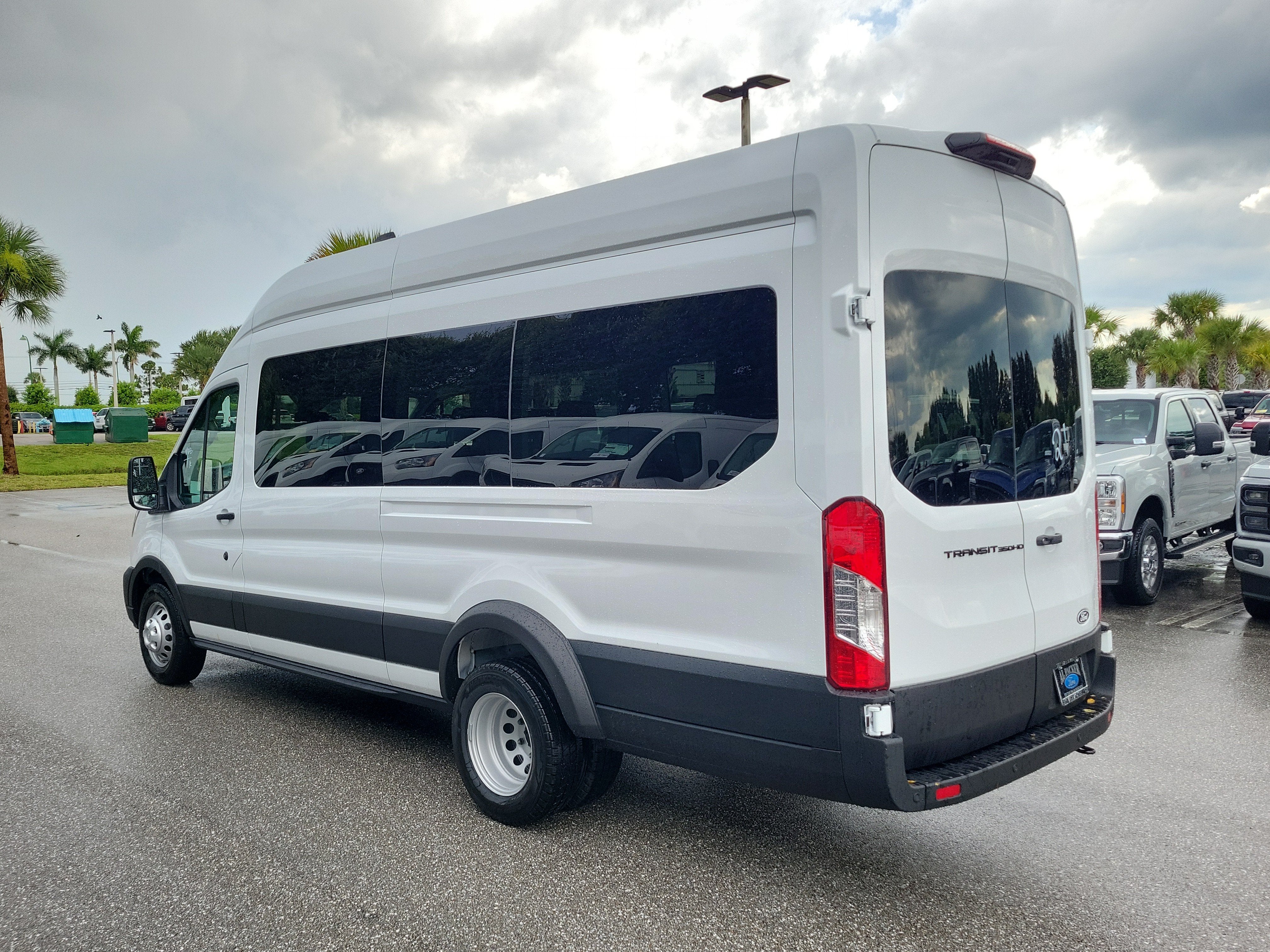 2026 Ford Transit Passenger Wagon XL