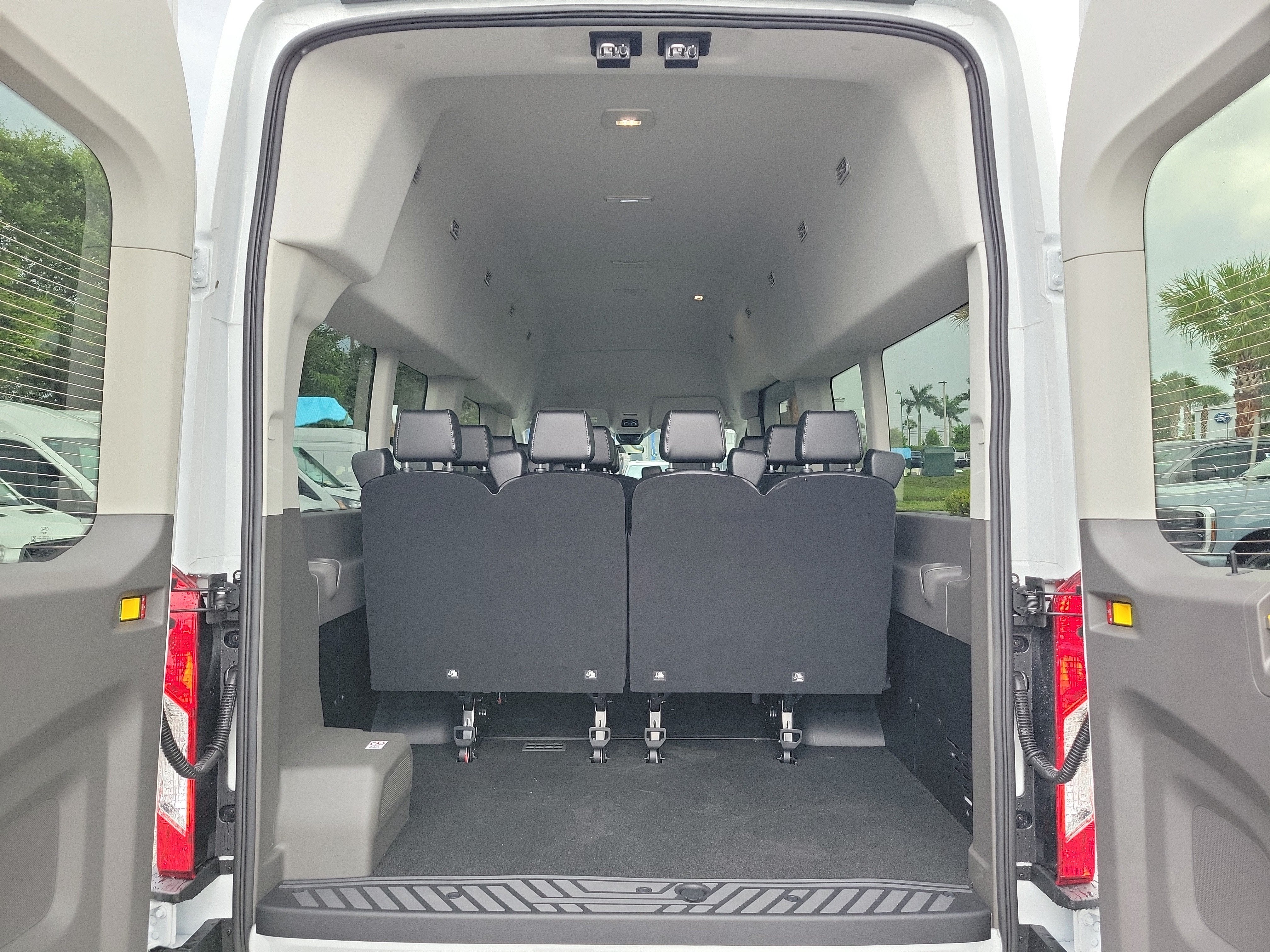 2026 Ford Transit Passenger Wagon XL