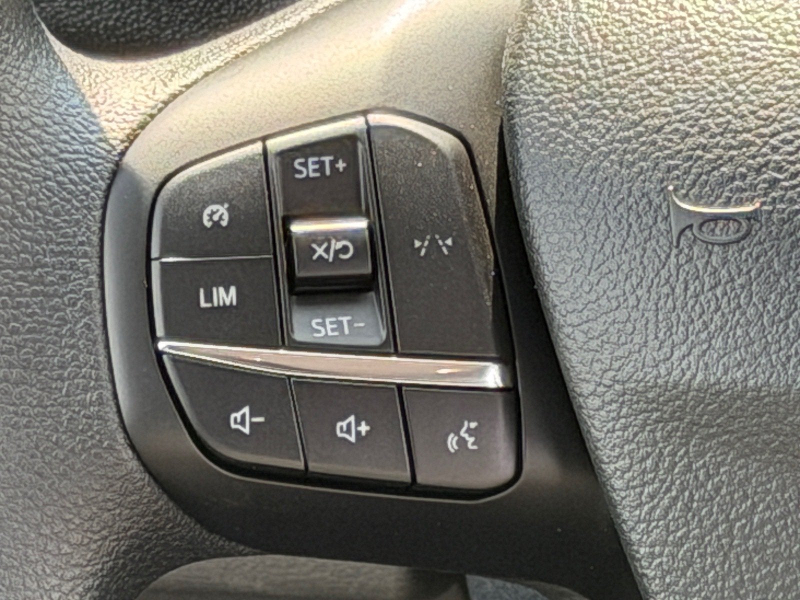 2027 Ford Transit Passenger Wagon XL
