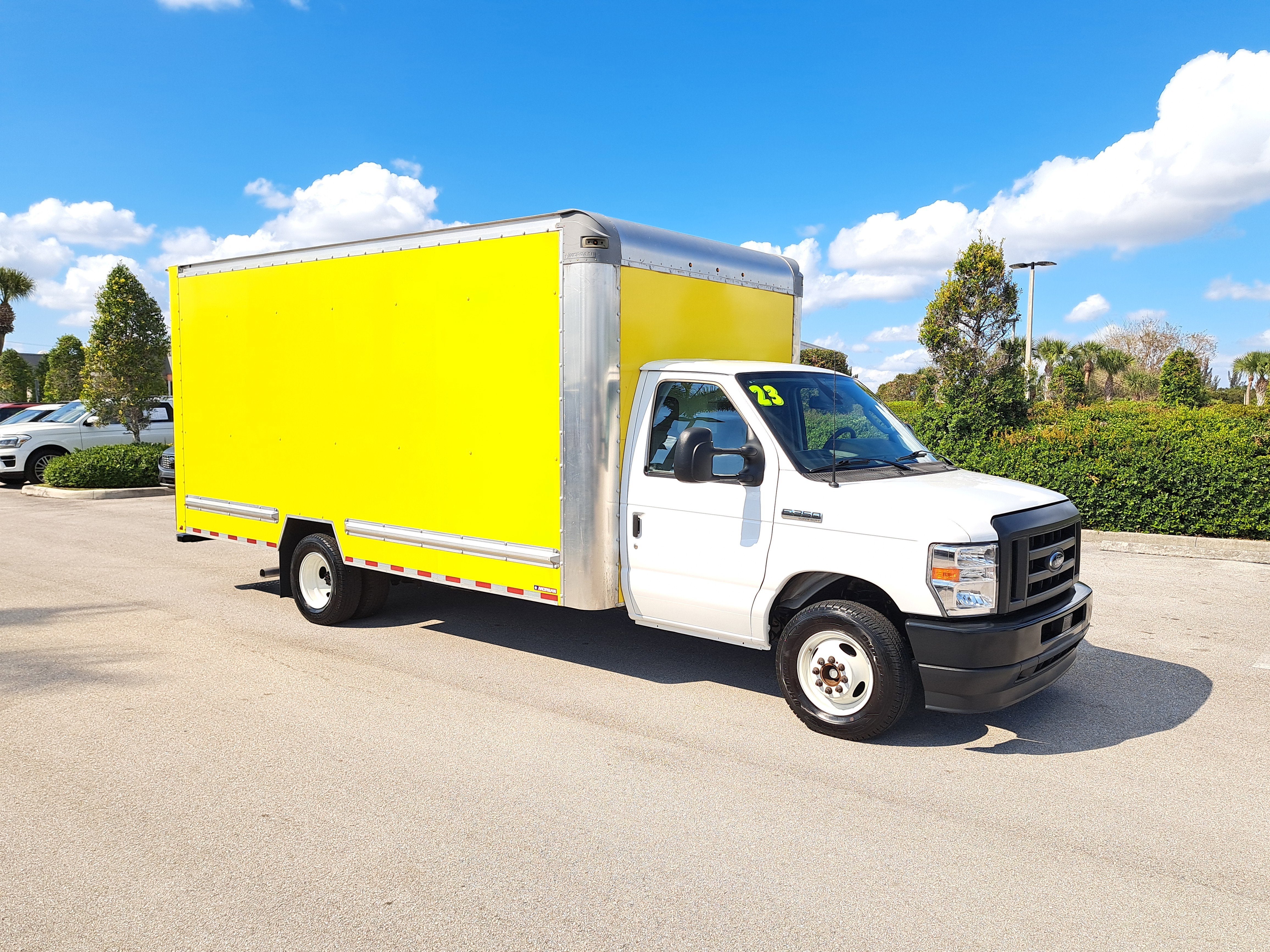 2023 Ford E-Series Cutaway Base