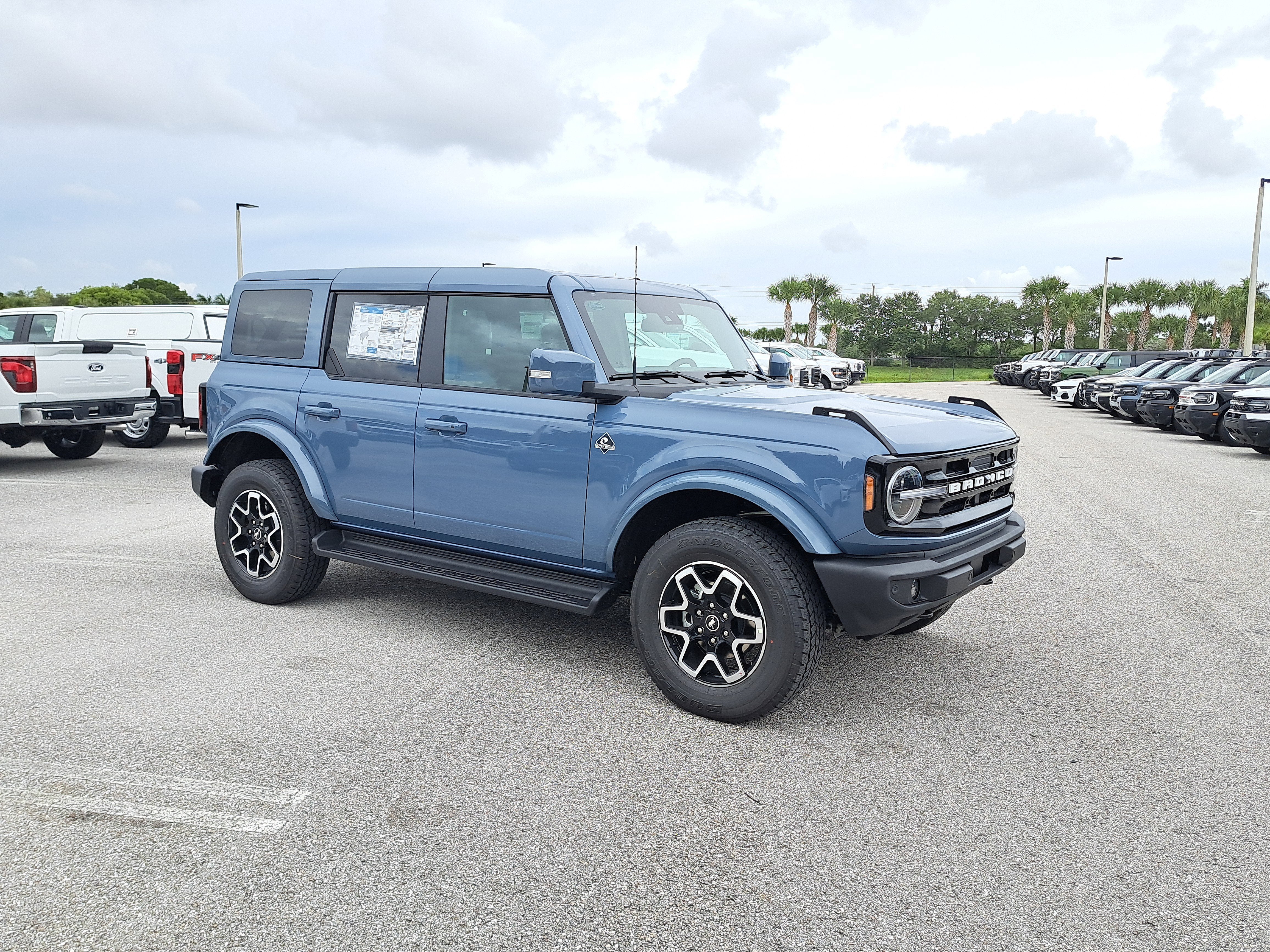 2025 Ford Bronco Outer Banks