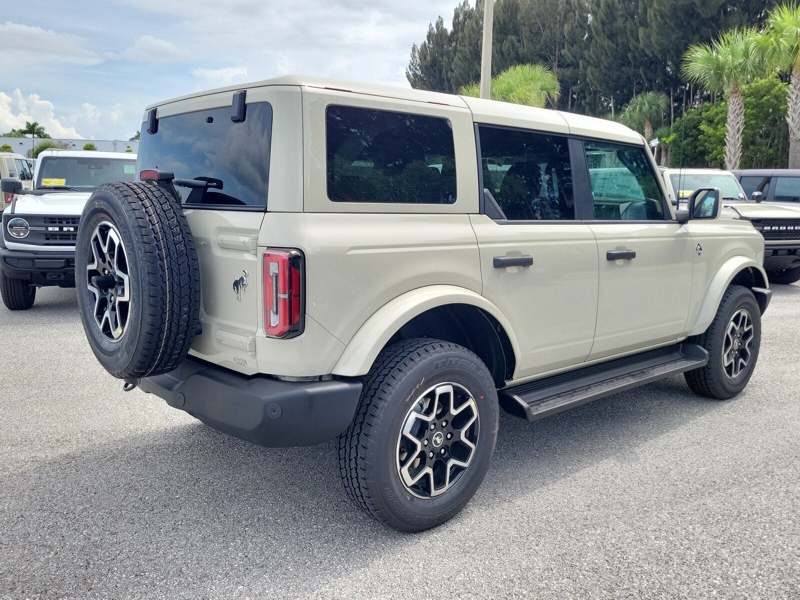 2026 Ford Bronco Outer Banks