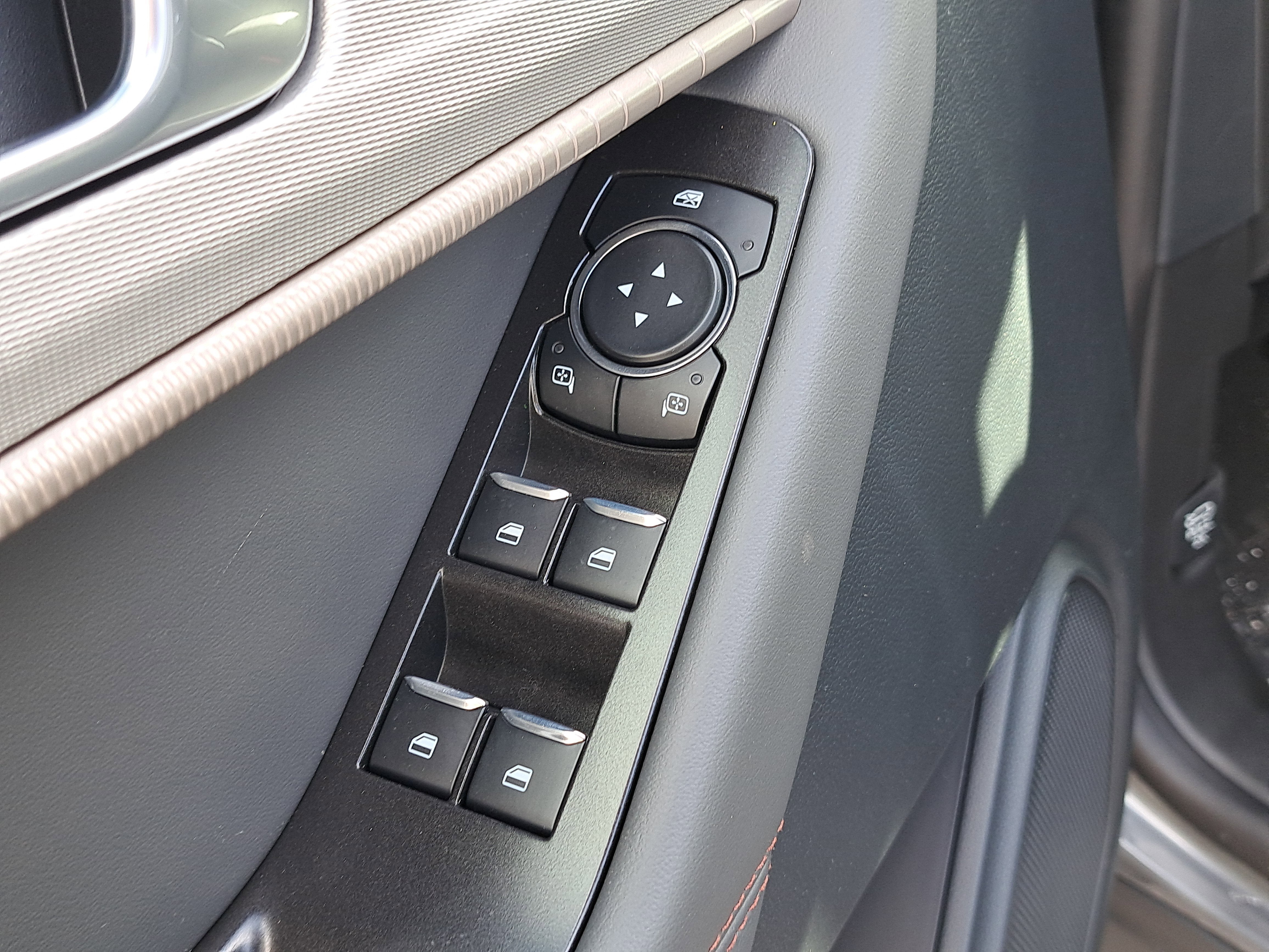 2026 Ford Explorer XLT