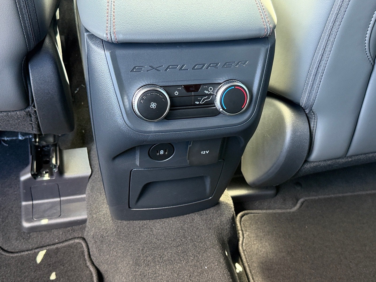 2027 Ford Explorer Active w/200A Pkg