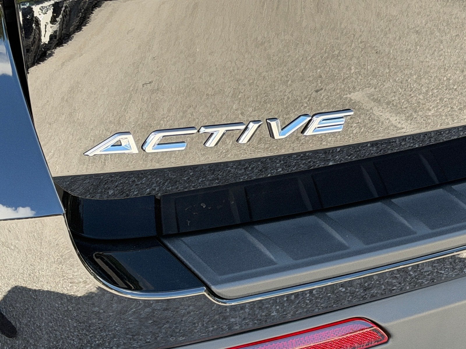 2027 Ford Explorer Active w/200A Pkg