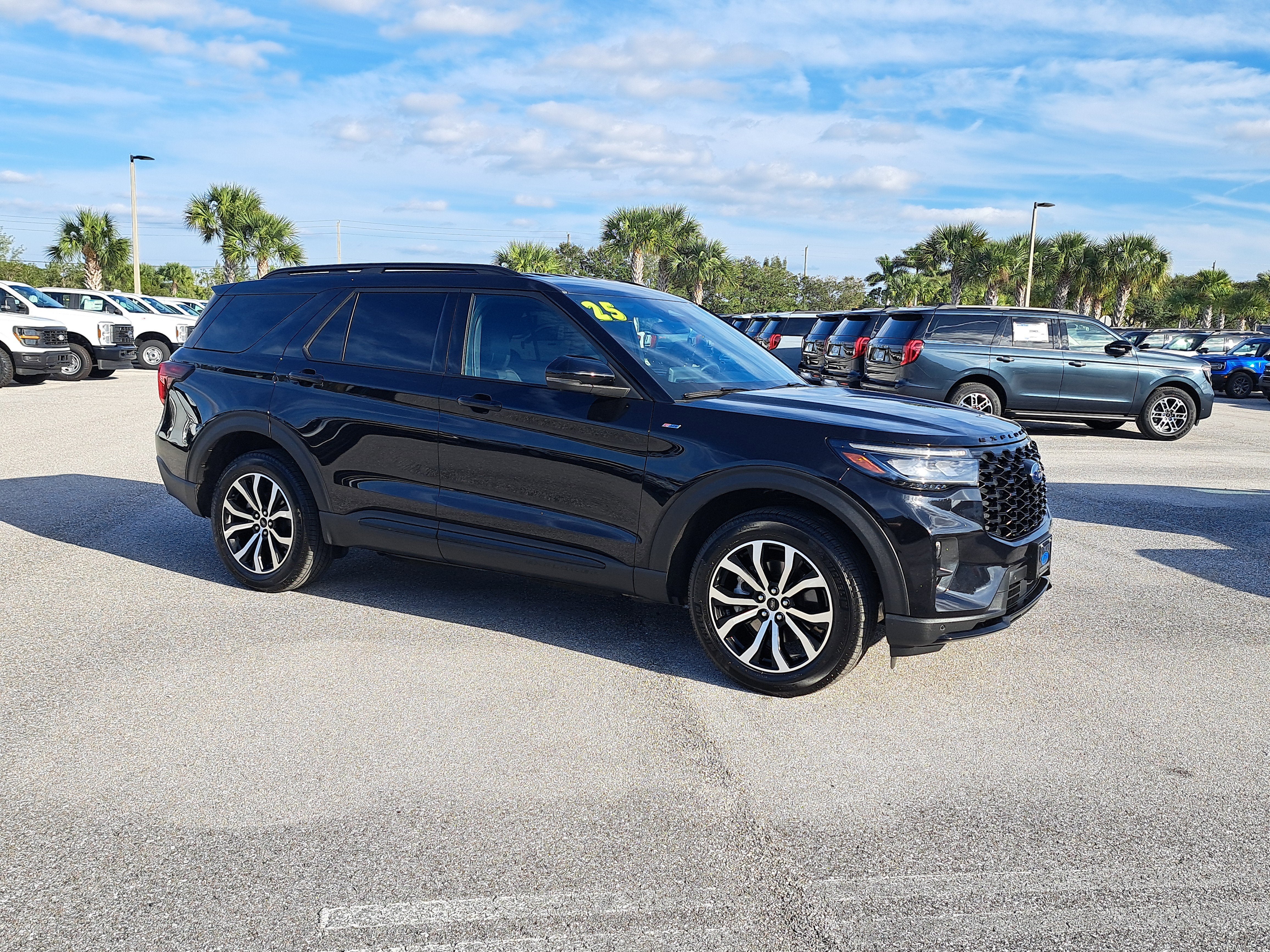 2025 Ford Explorer ST-Line