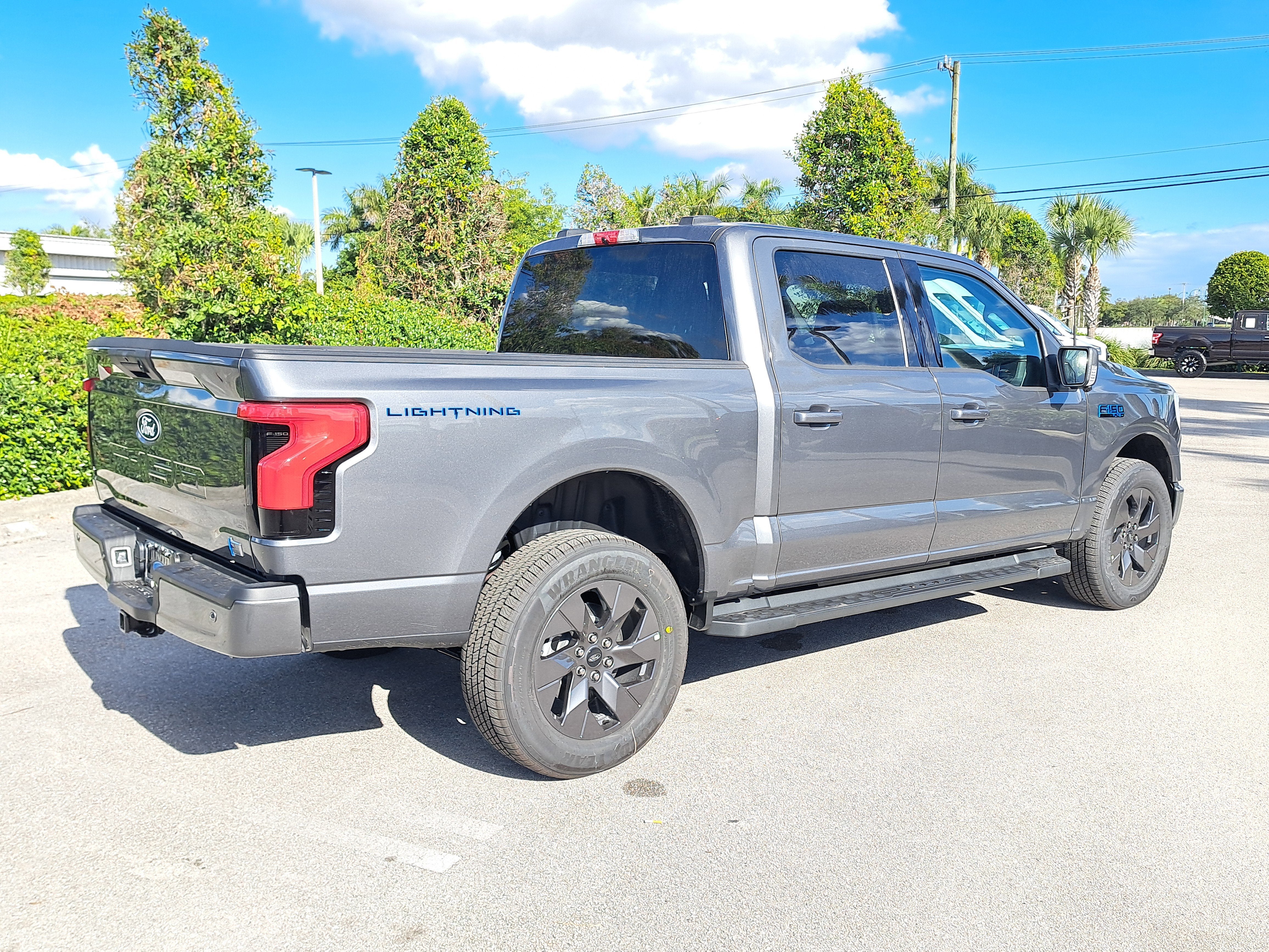 2025 Ford F-150 Lightning Flash