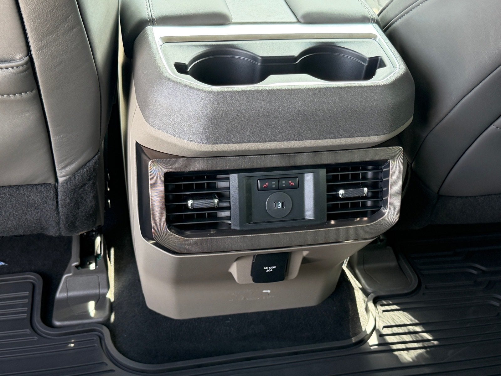 2027 Ford Super Duty F-250 SRW Platinum