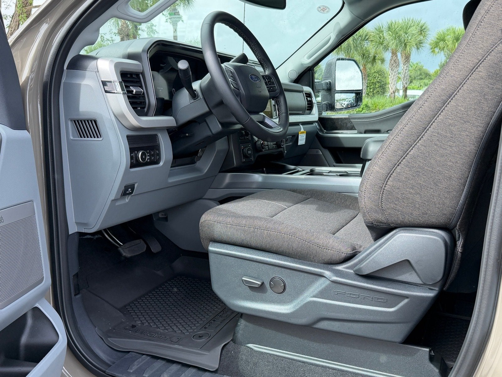 2027 Ford Super Duty F-250 SRW XLT