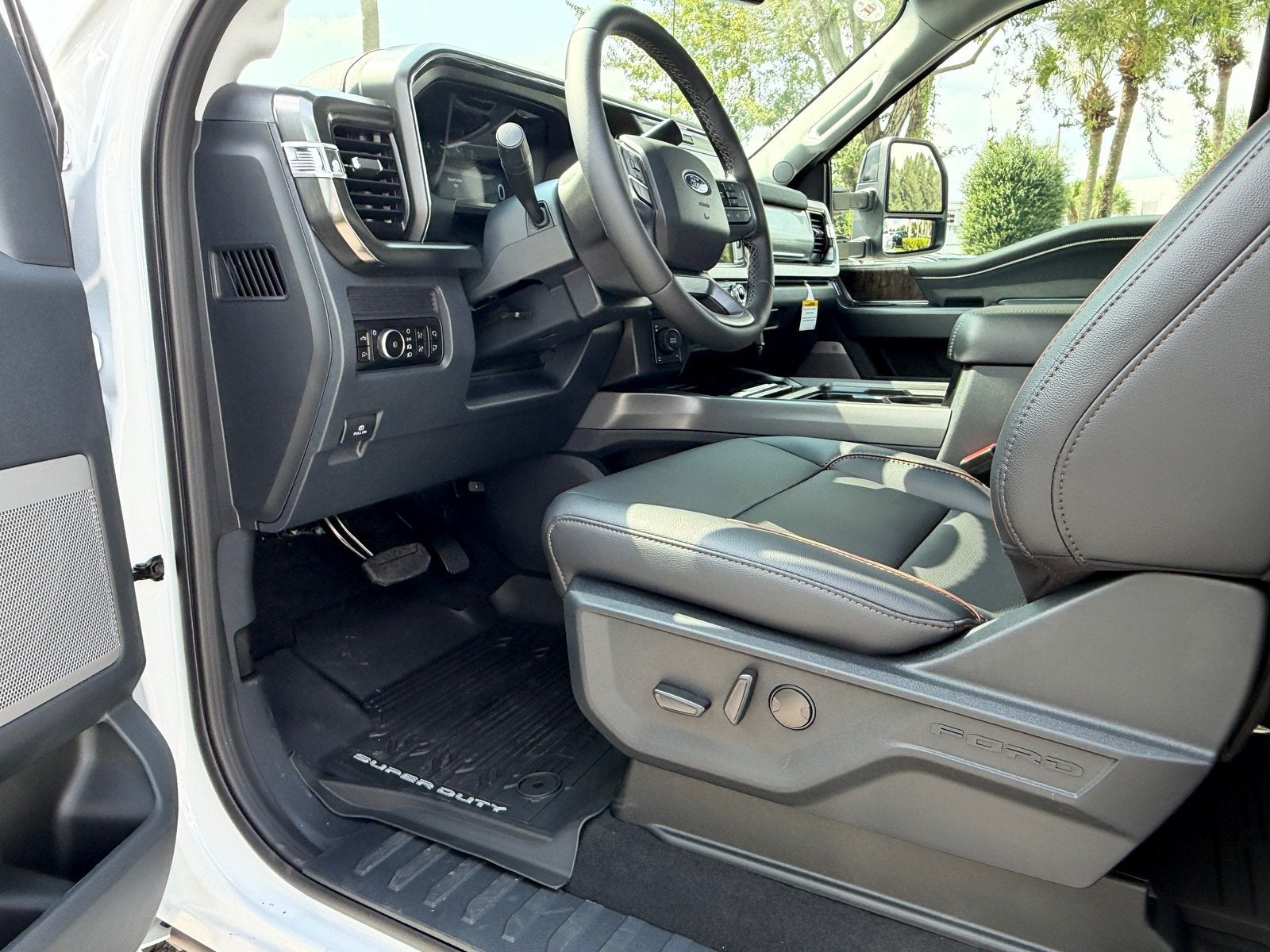 2027 Ford Super Duty F-250 SRW LARIAT