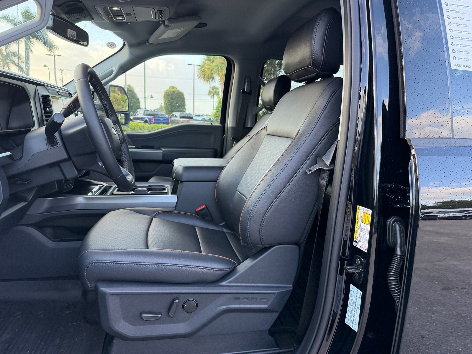 2027 Ford Super Duty F-350 SRW F-350® Lariat®