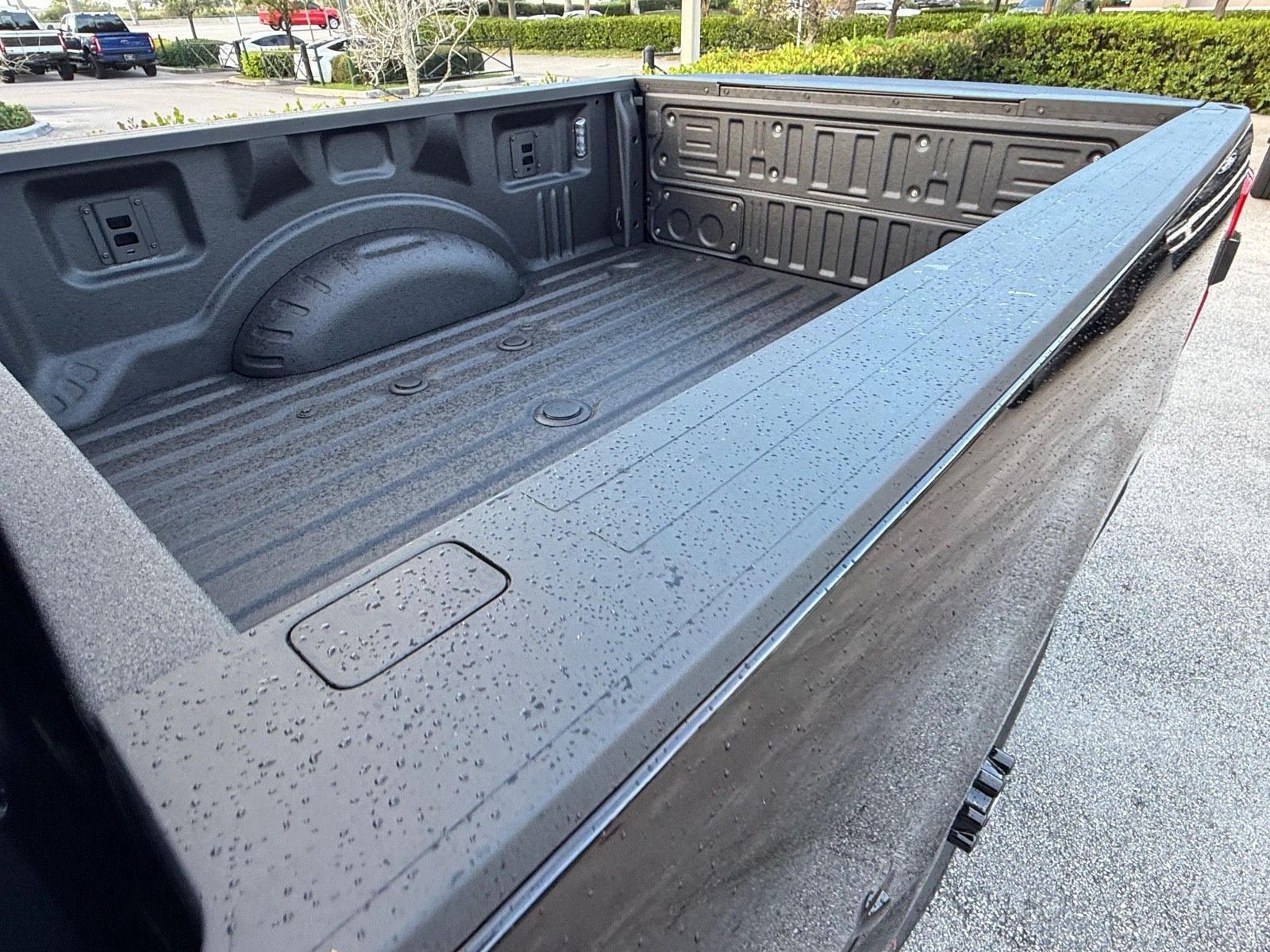 2027 Ford Super Duty F-350 SRW F-350® Lariat®