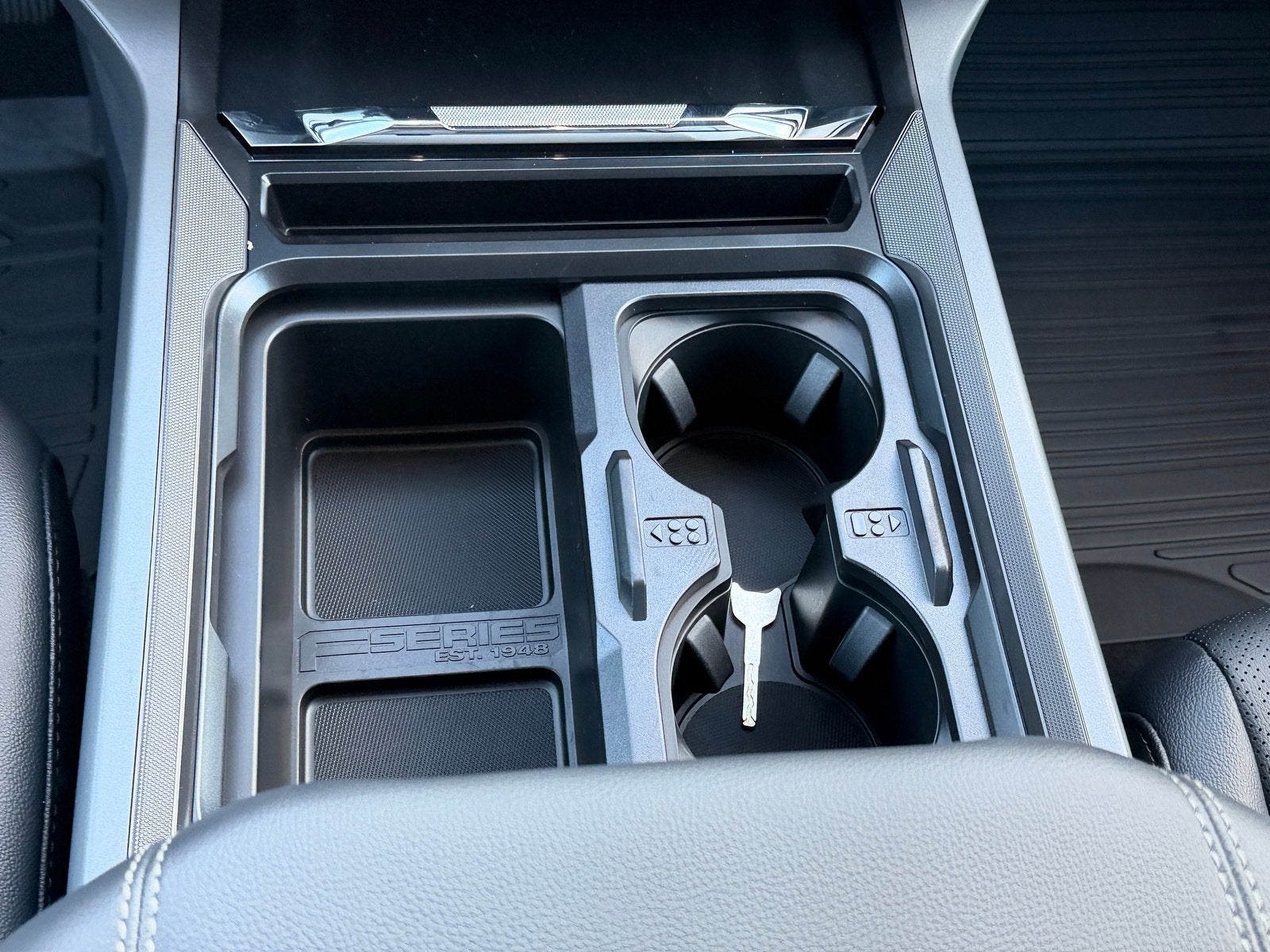 2027 Ford Super Duty F-350 SRW F-350® Lariat®