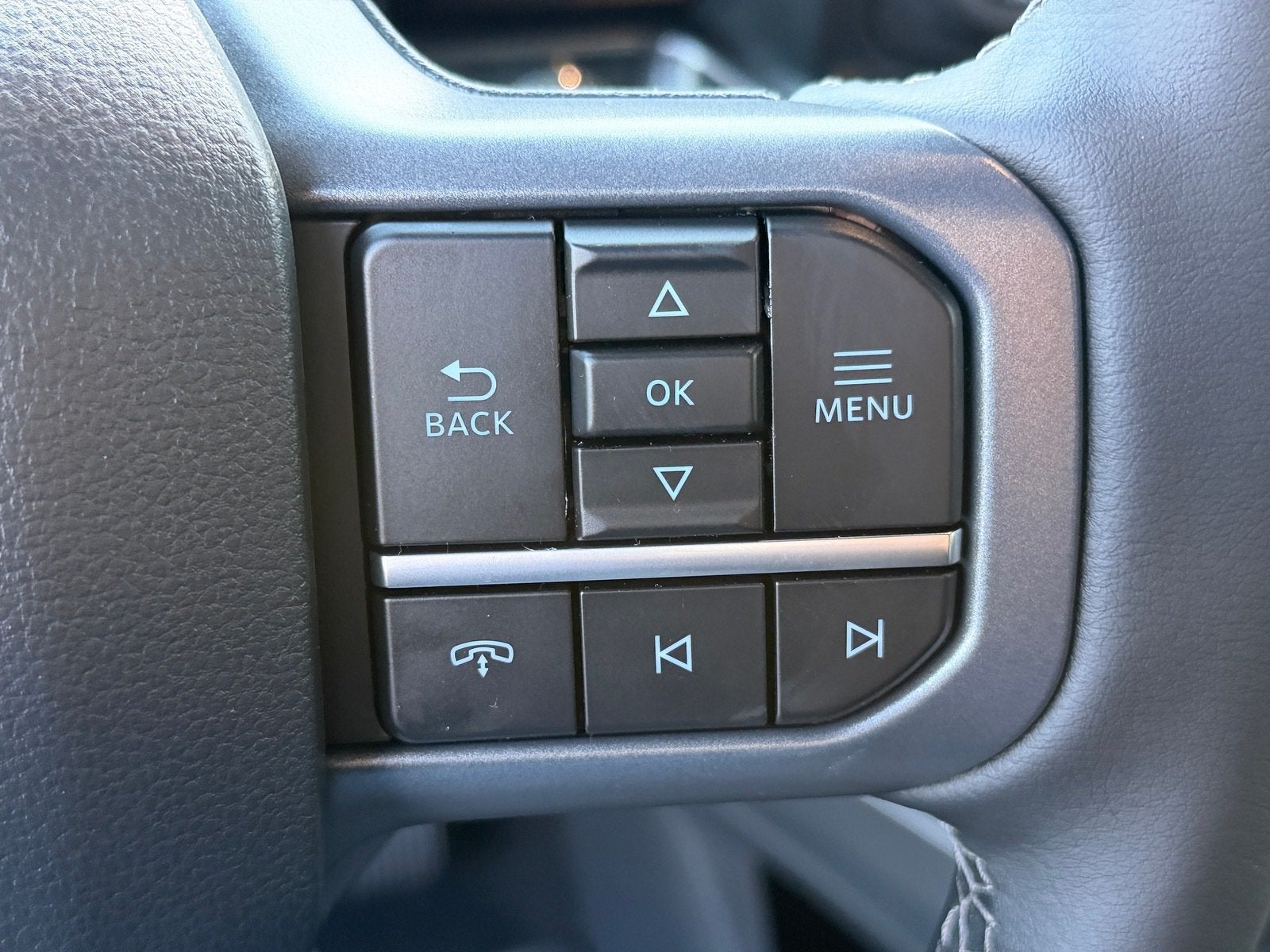 2027 Ford Super Duty F-350 SRW F-350® Lariat®