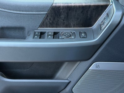 2027 Ford Super Duty F-350 SRW F-350® Lariat®