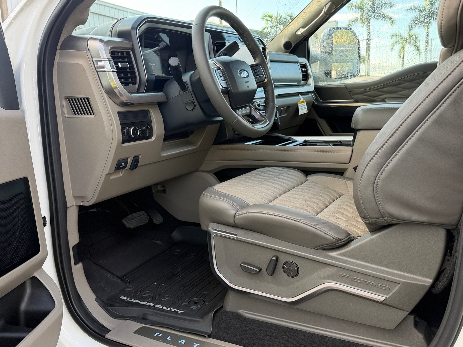 2027 Ford Super Duty F-350 SRW F-350® Platinum®