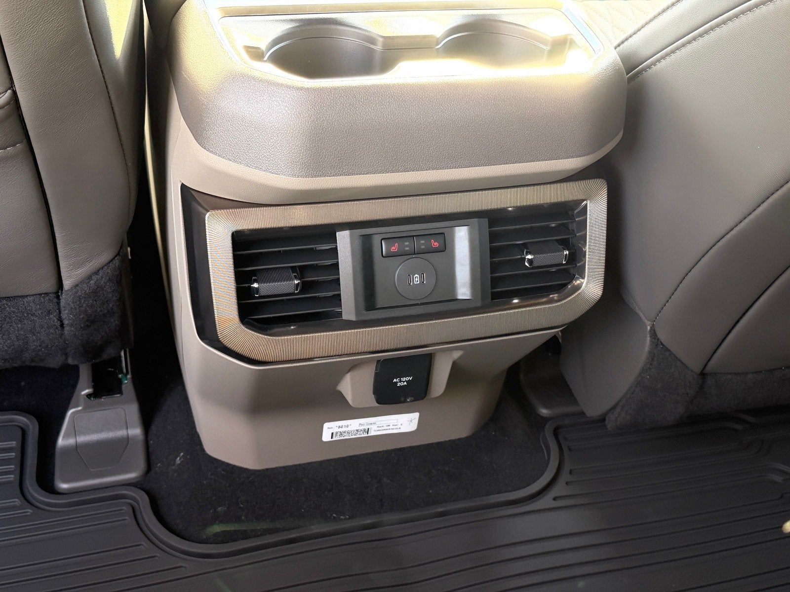 2027 Ford Super Duty F-350 SRW F-350® Platinum®