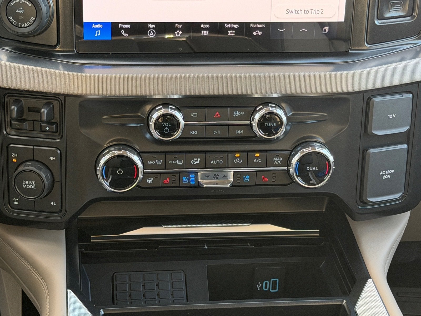 2027 Ford Super Duty F-350 SRW F-350® Platinum®