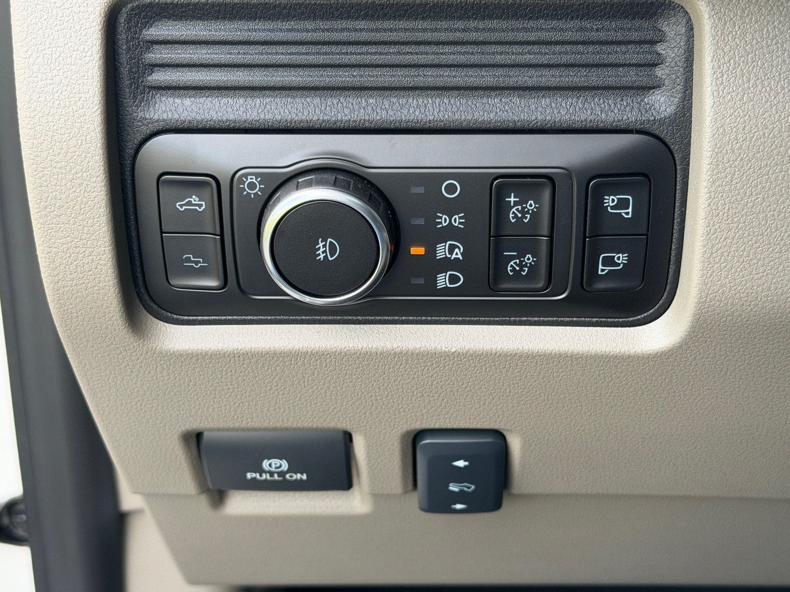 2027 Ford Super Duty F-350 SRW F-350® Platinum®