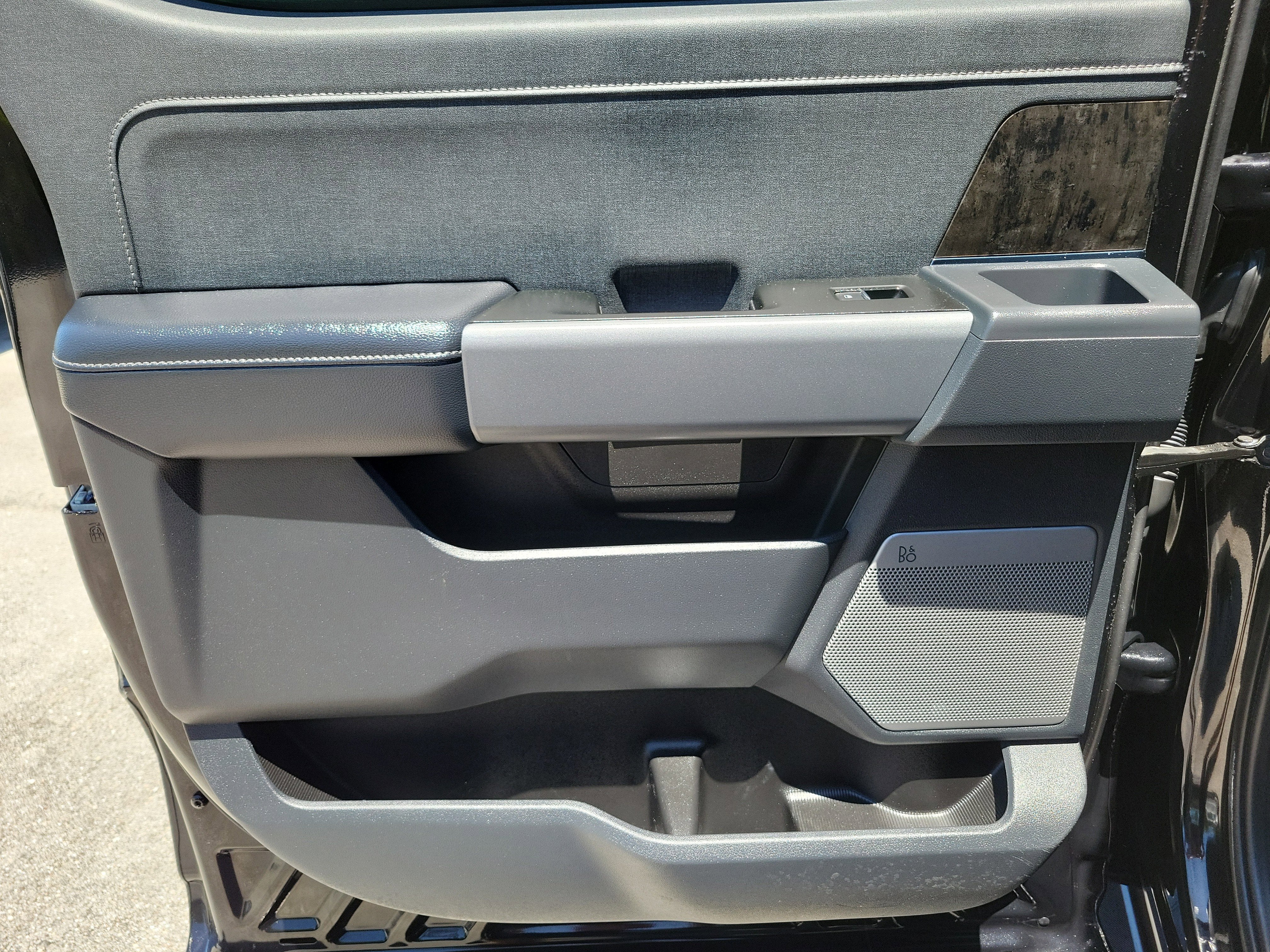 2024 Ford Super Duty F-350 SRW LARIAT