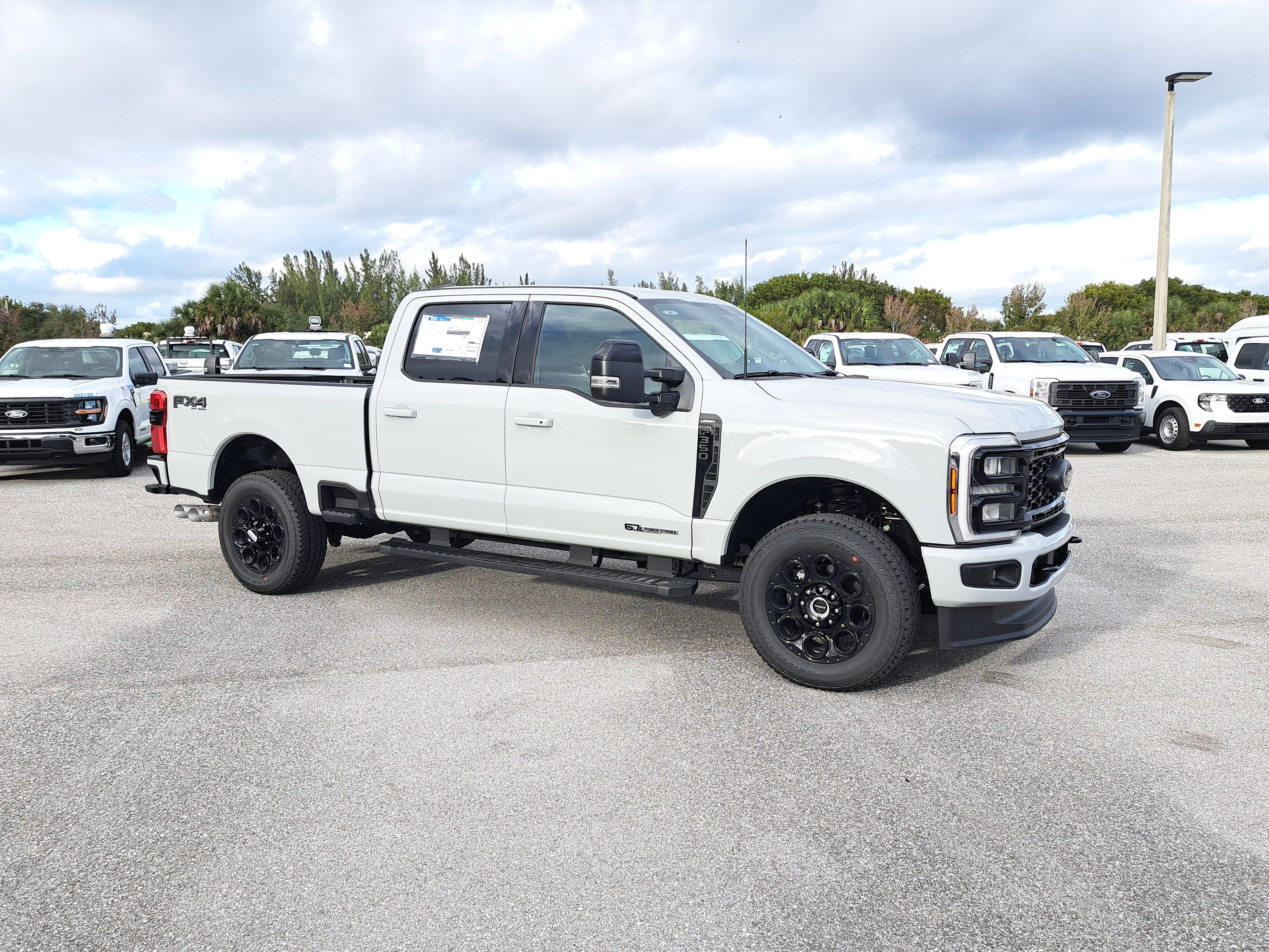 2026 Ford Super Duty F-350 SRW LARIAT