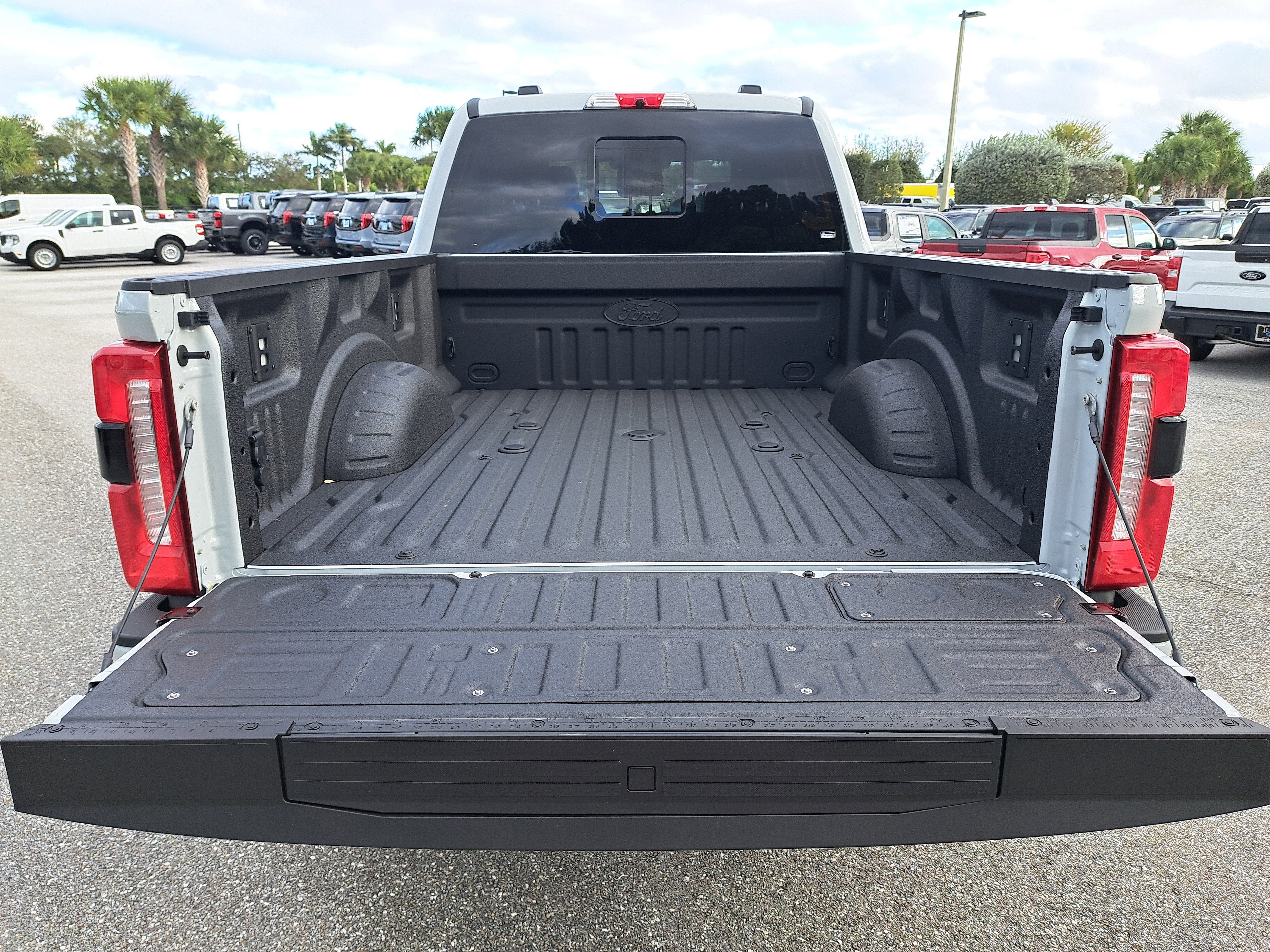 2026 Ford Super Duty F-350 SRW LARIAT