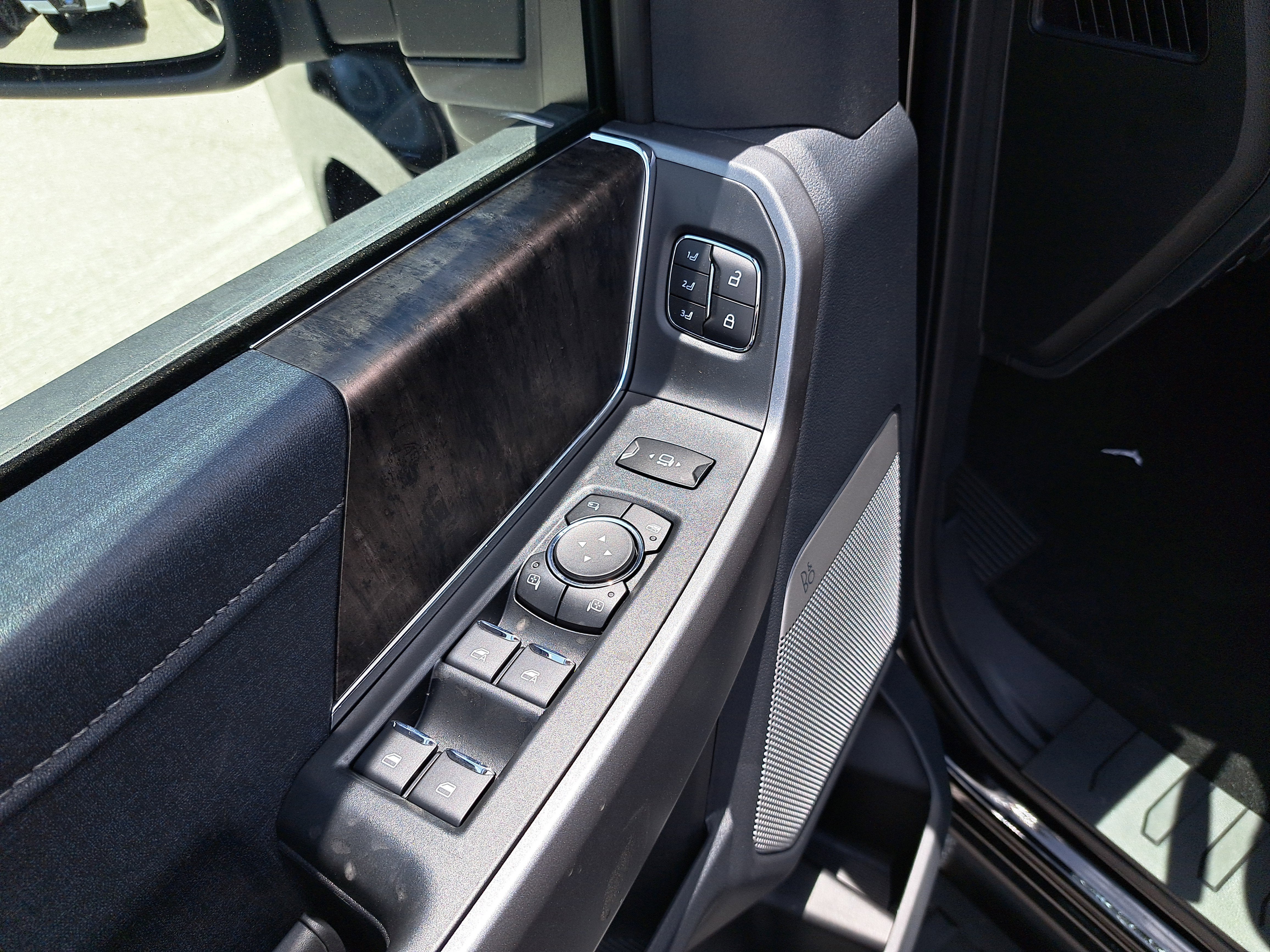 2025 Ford Super Duty F-350 SRW LARIAT