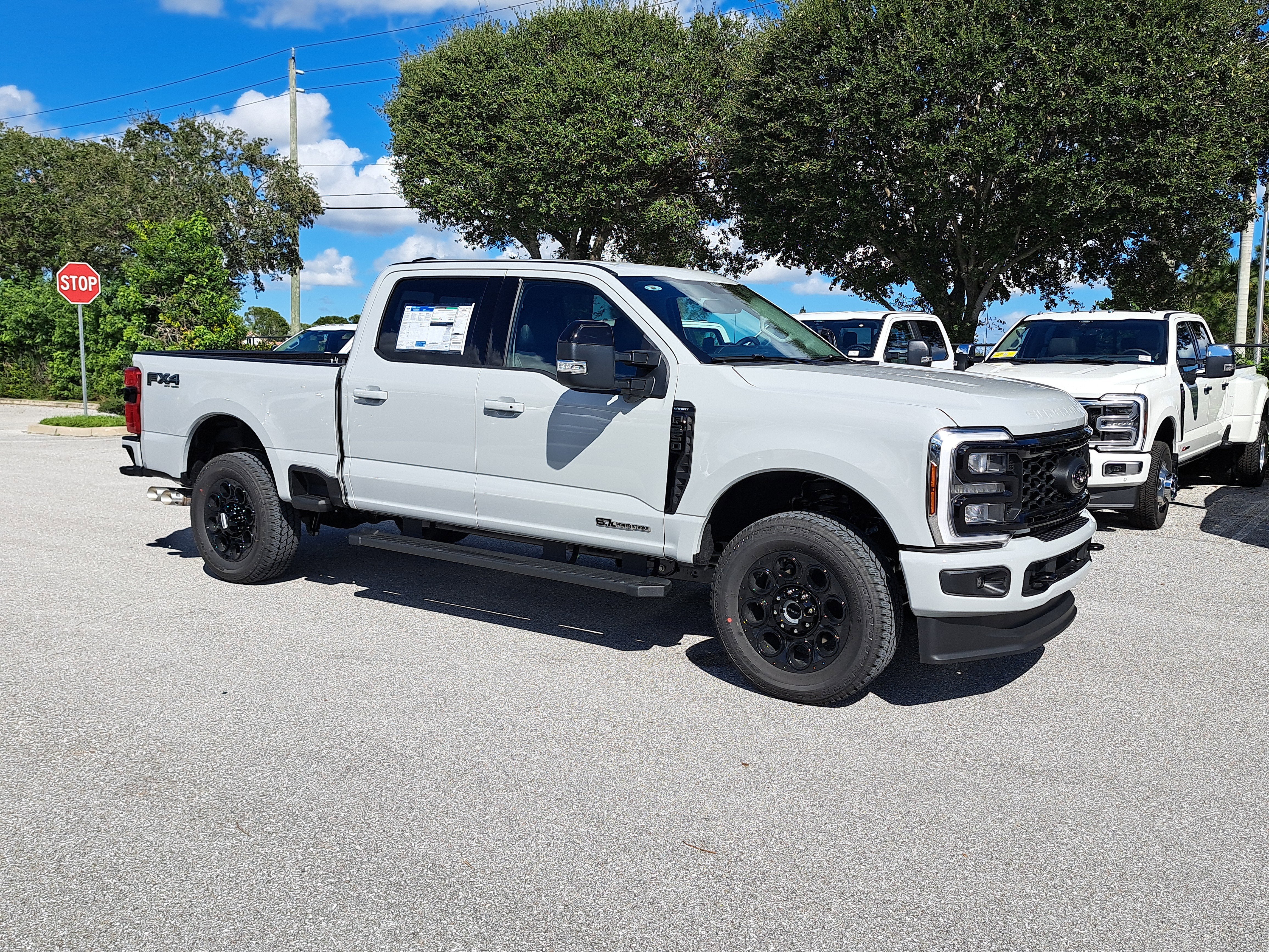 2026 Ford Super Duty F-350 SRW LARIAT