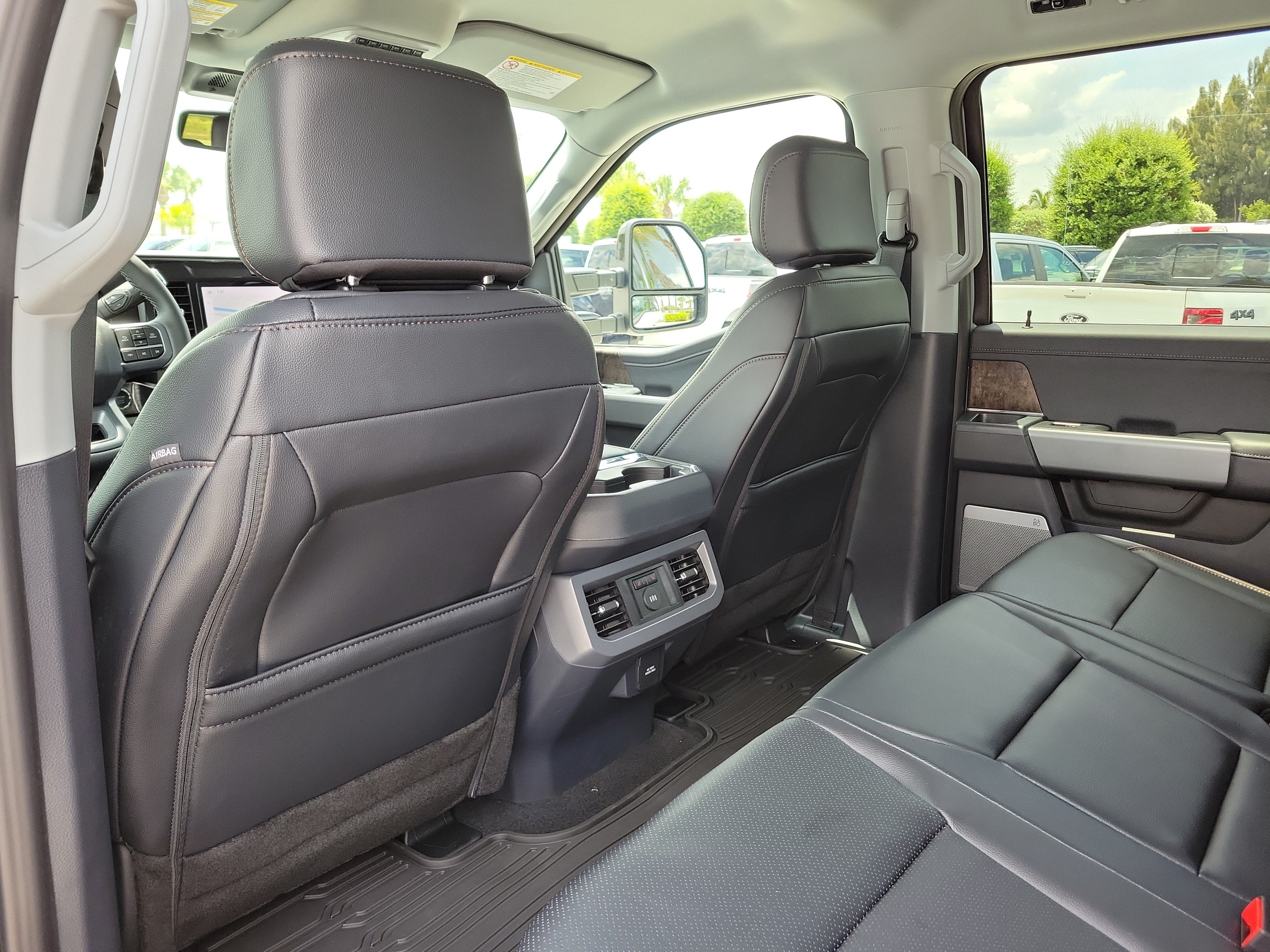 2026 Ford Super Duty F-350 SRW LARIAT