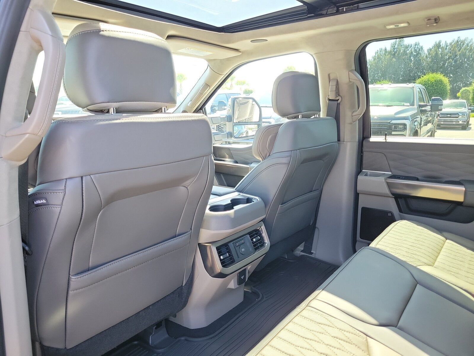 2026 Ford Super Duty F-350 DRW Platinum