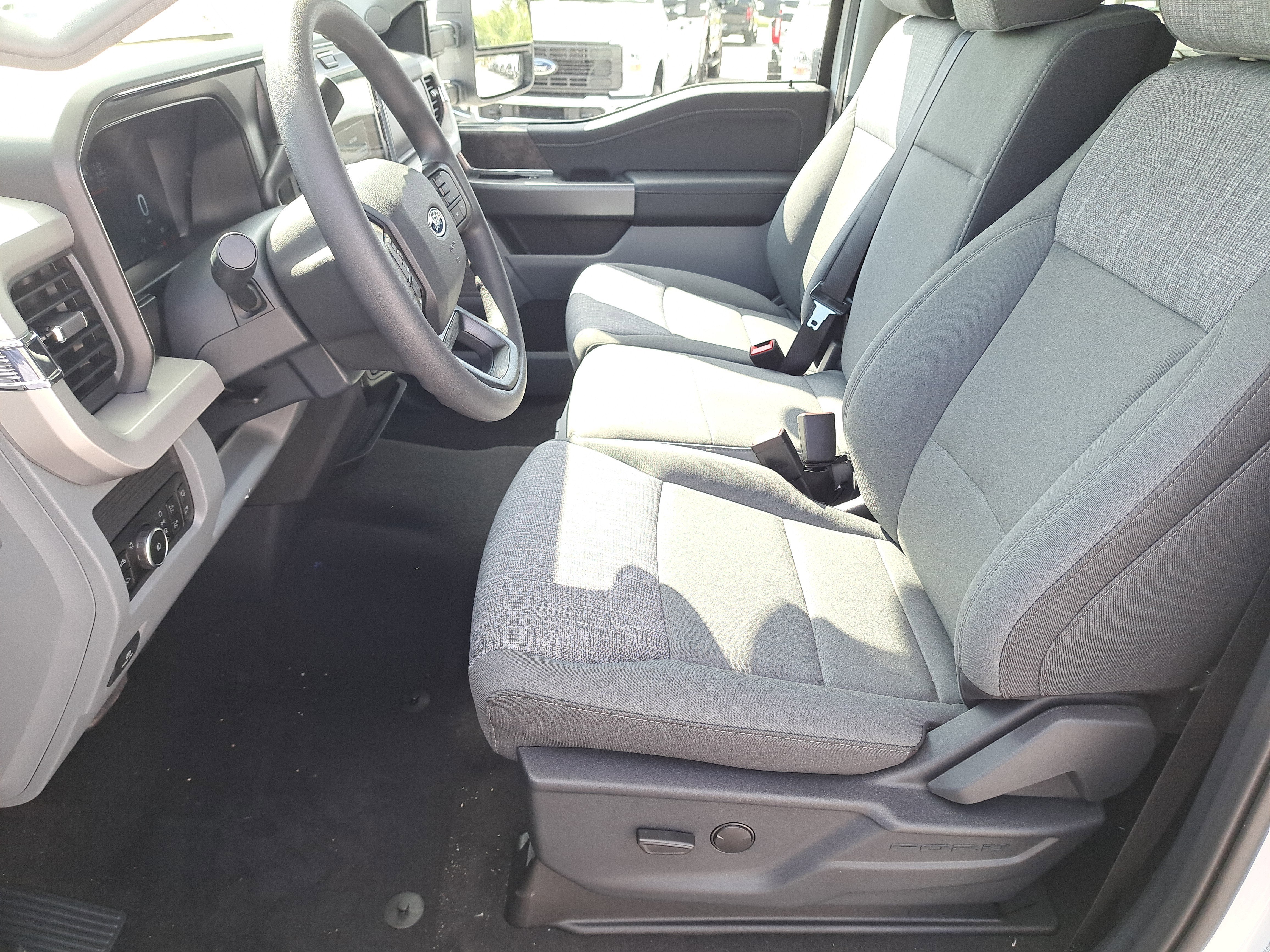 2026 Ford Super Duty F-350 DRW XLT