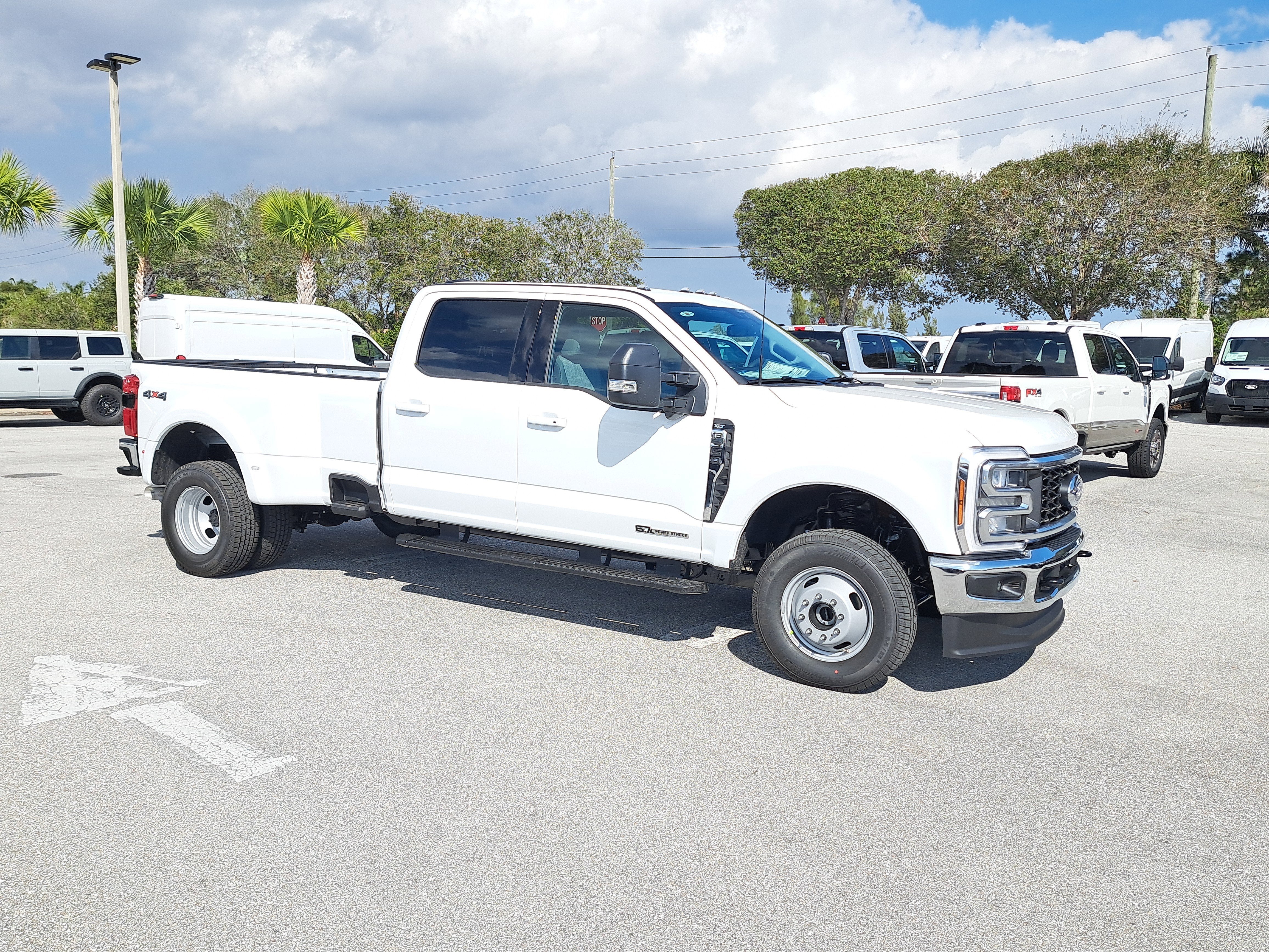 2026 Ford Super Duty F-350 DRW XLT