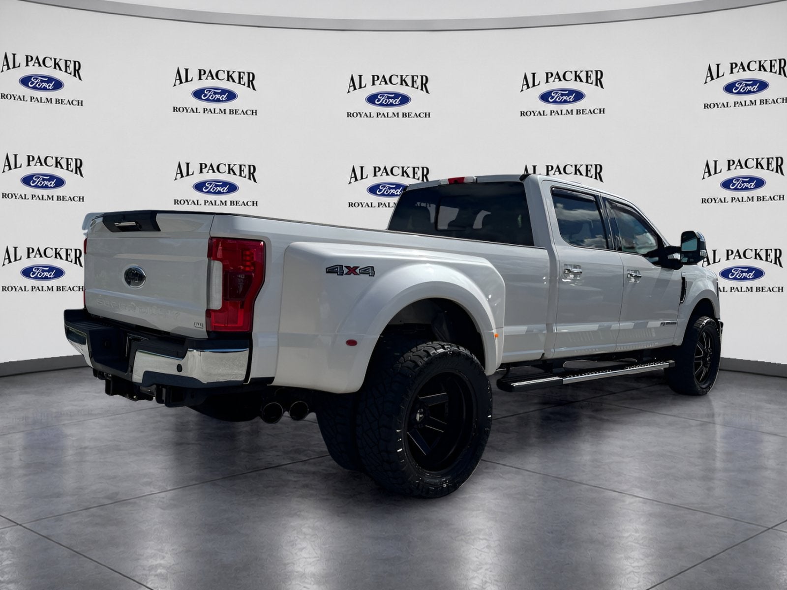 2019 Ford Super Duty F-350 DRW LARIAT