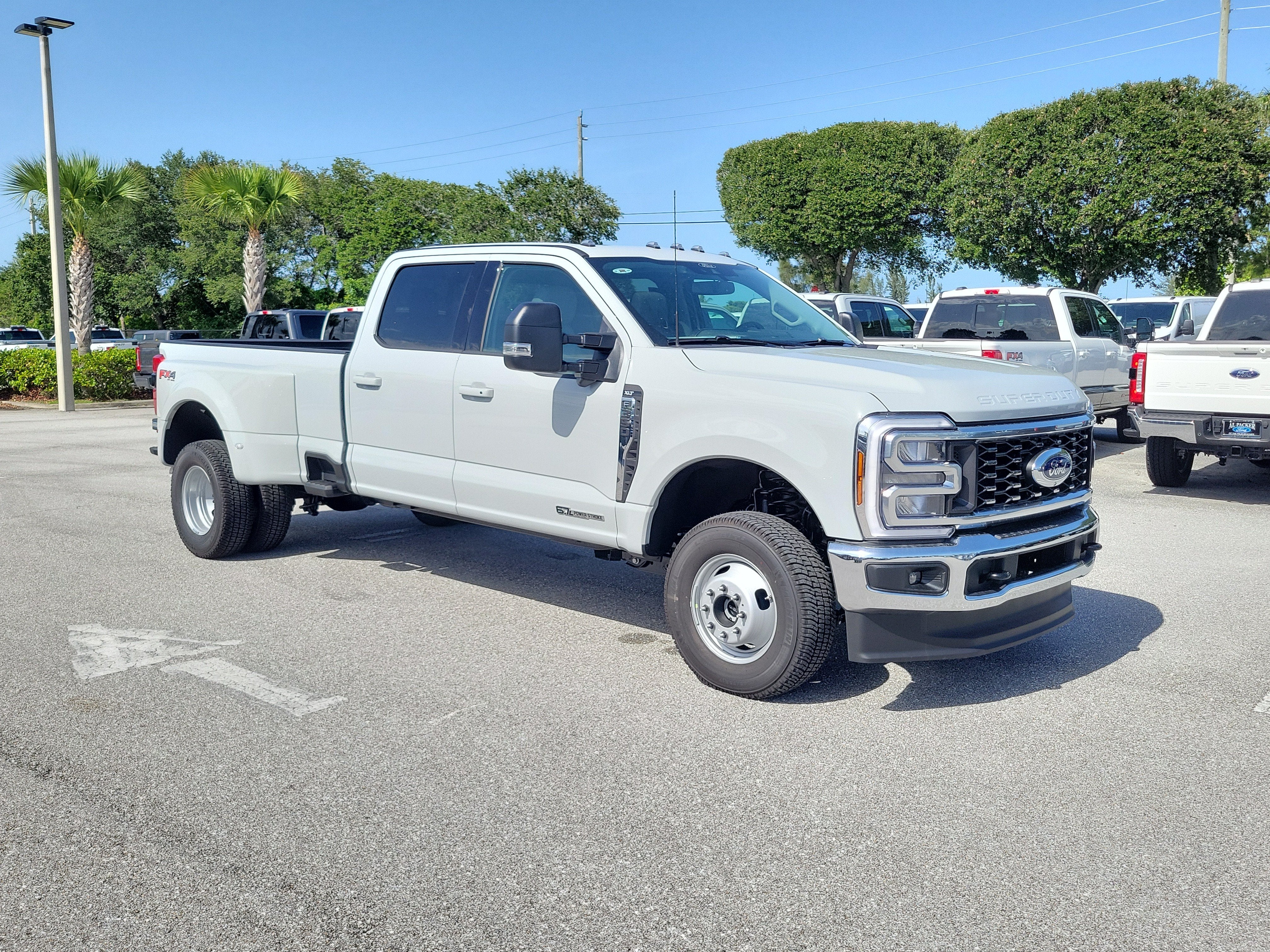 2026 Ford Super Duty F-350 DRW XLT