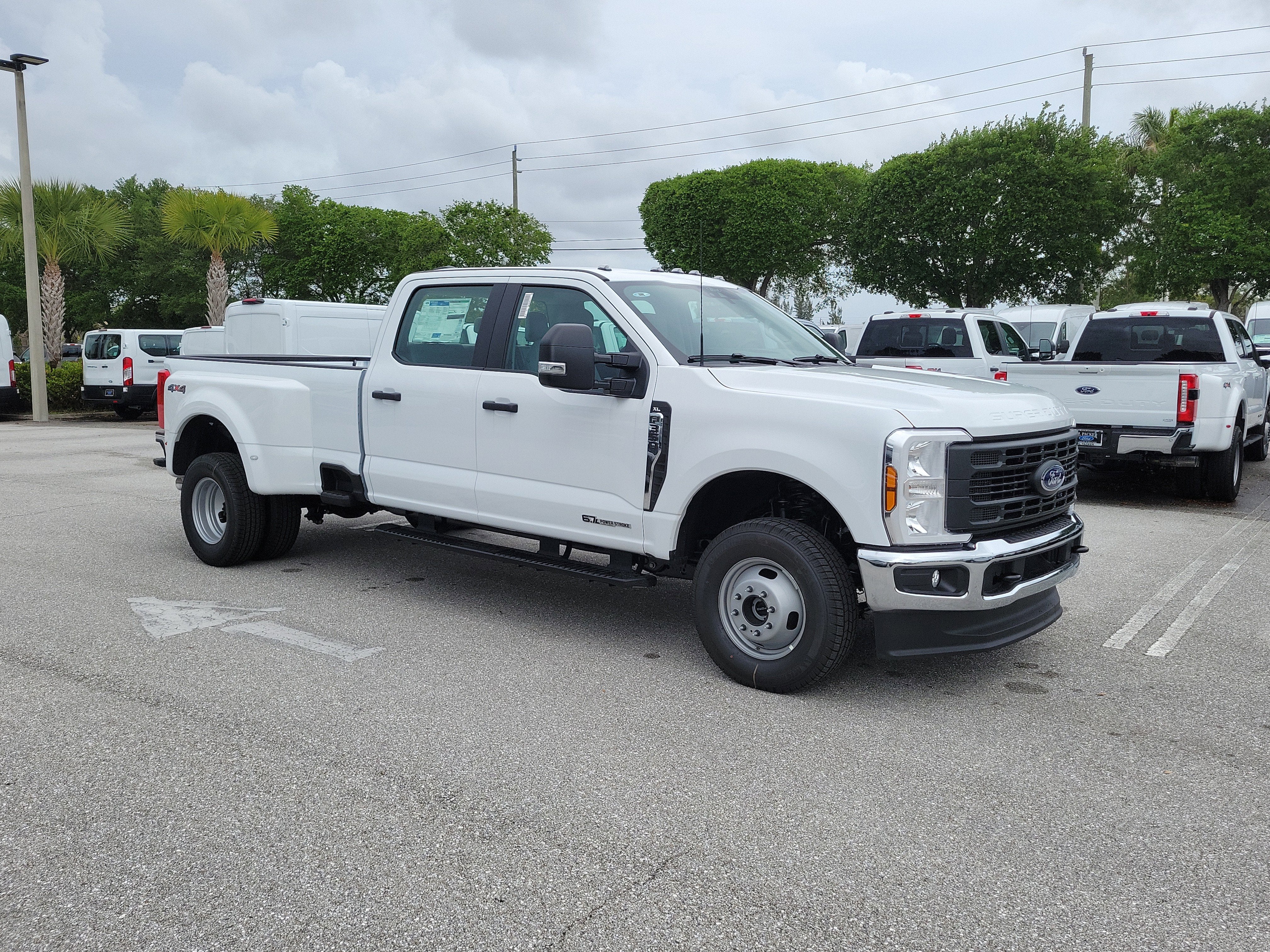 2026 Ford Super Duty F-350 DRW XL
