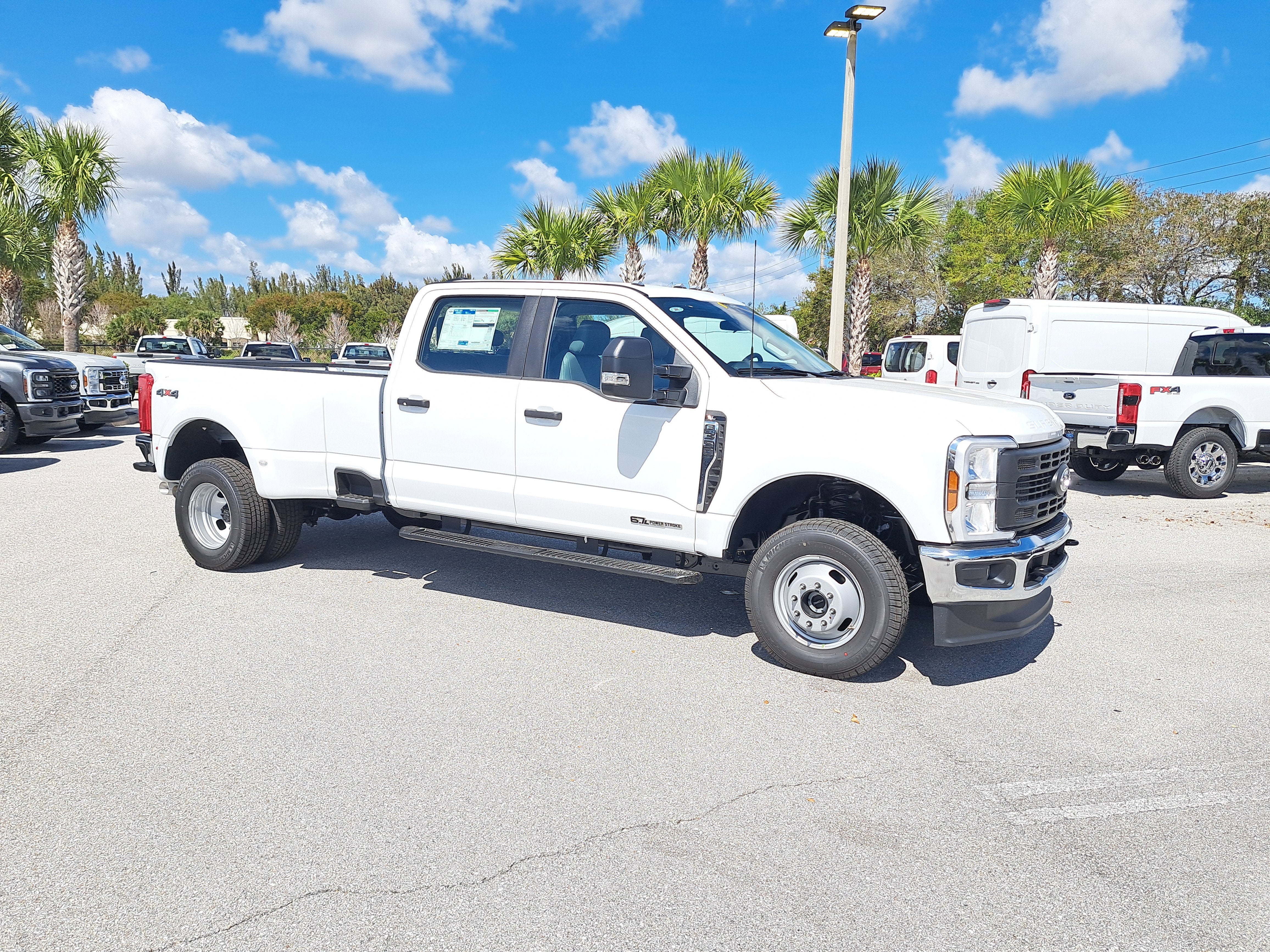 2026 Ford Super Duty F-350 DRW XL