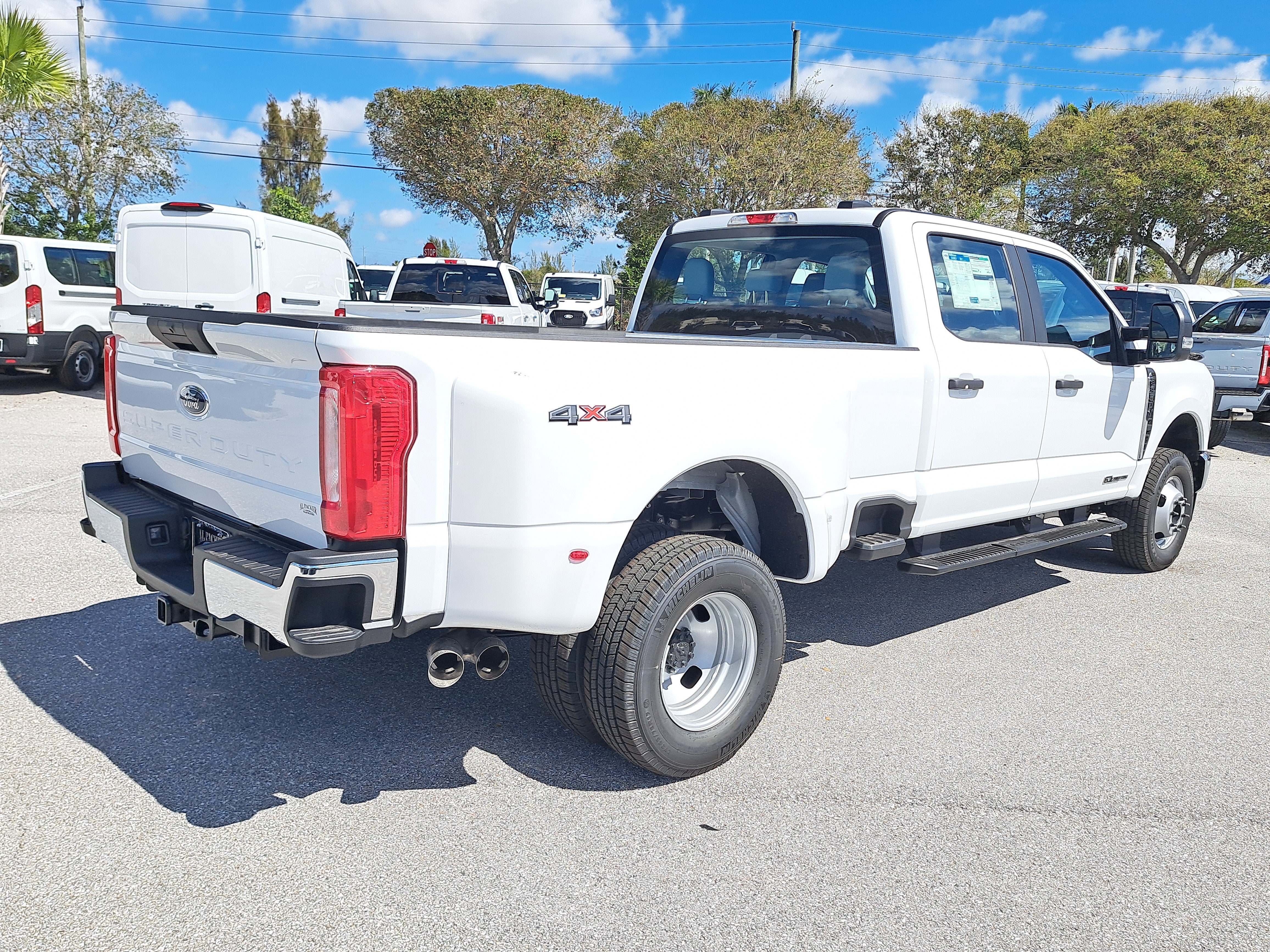 2026 Ford Super Duty F-350 DRW XL