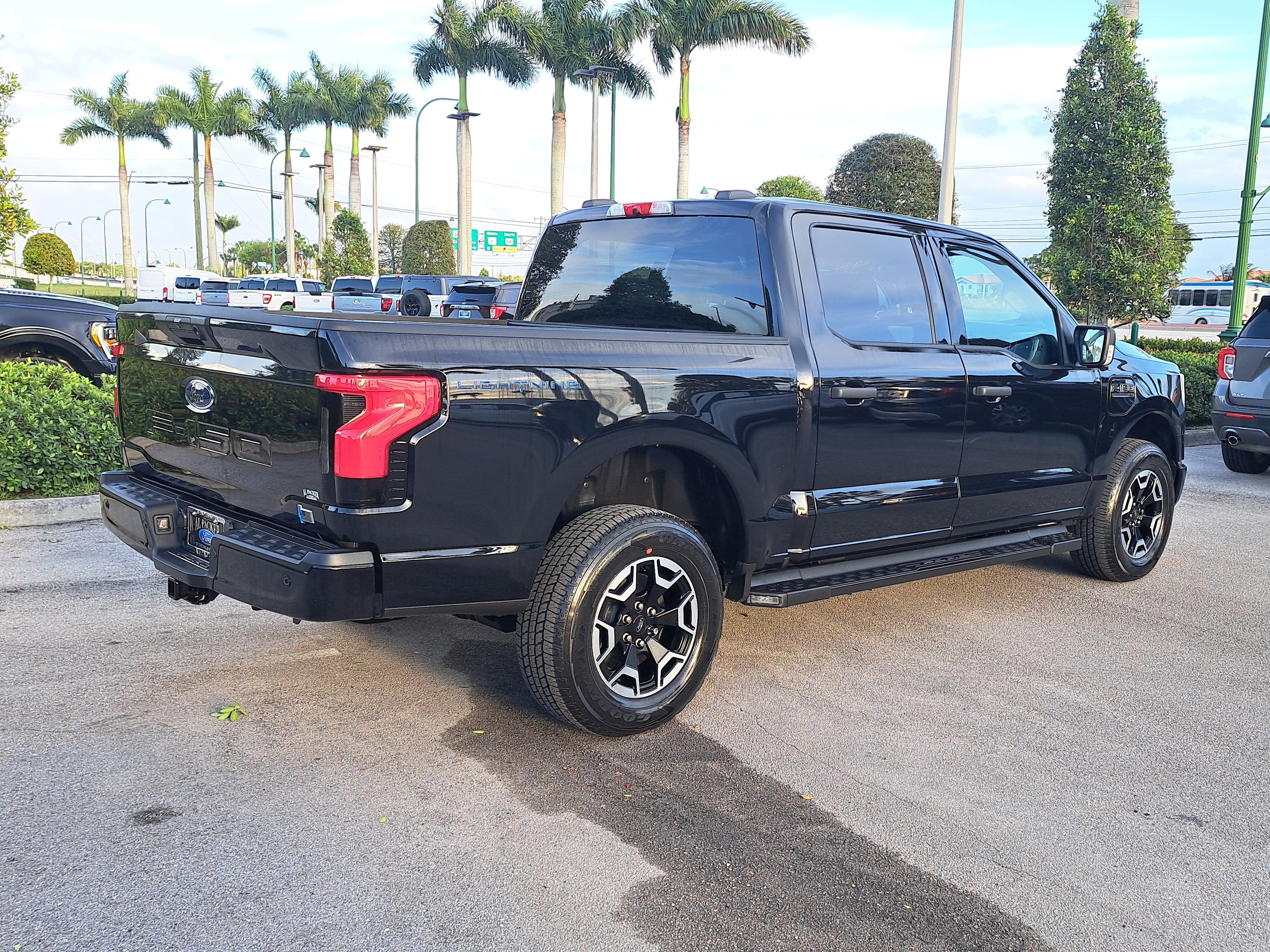 2023 Ford F-150 Lightning XLT