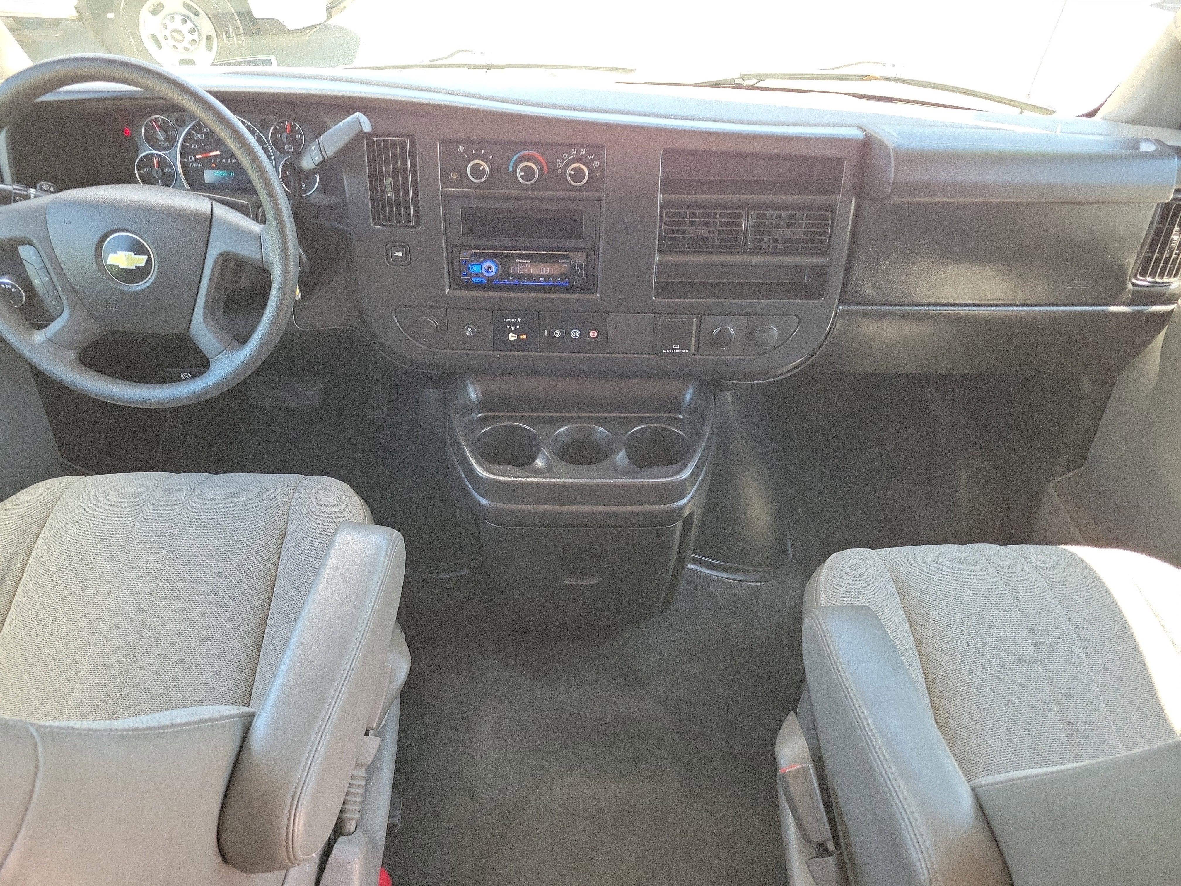 2017 Chevrolet Express Passenger LT