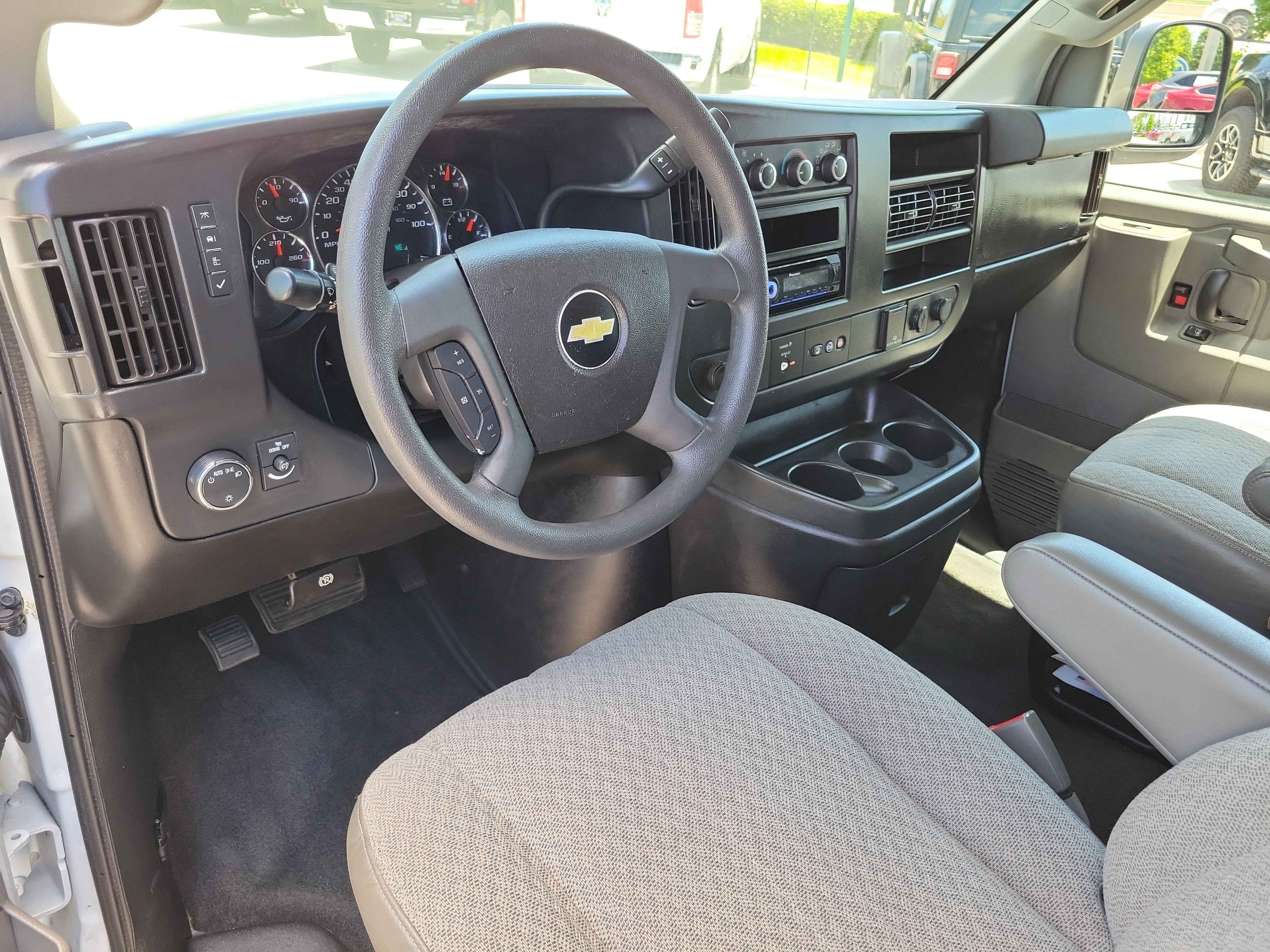 2017 Chevrolet Express Passenger LT