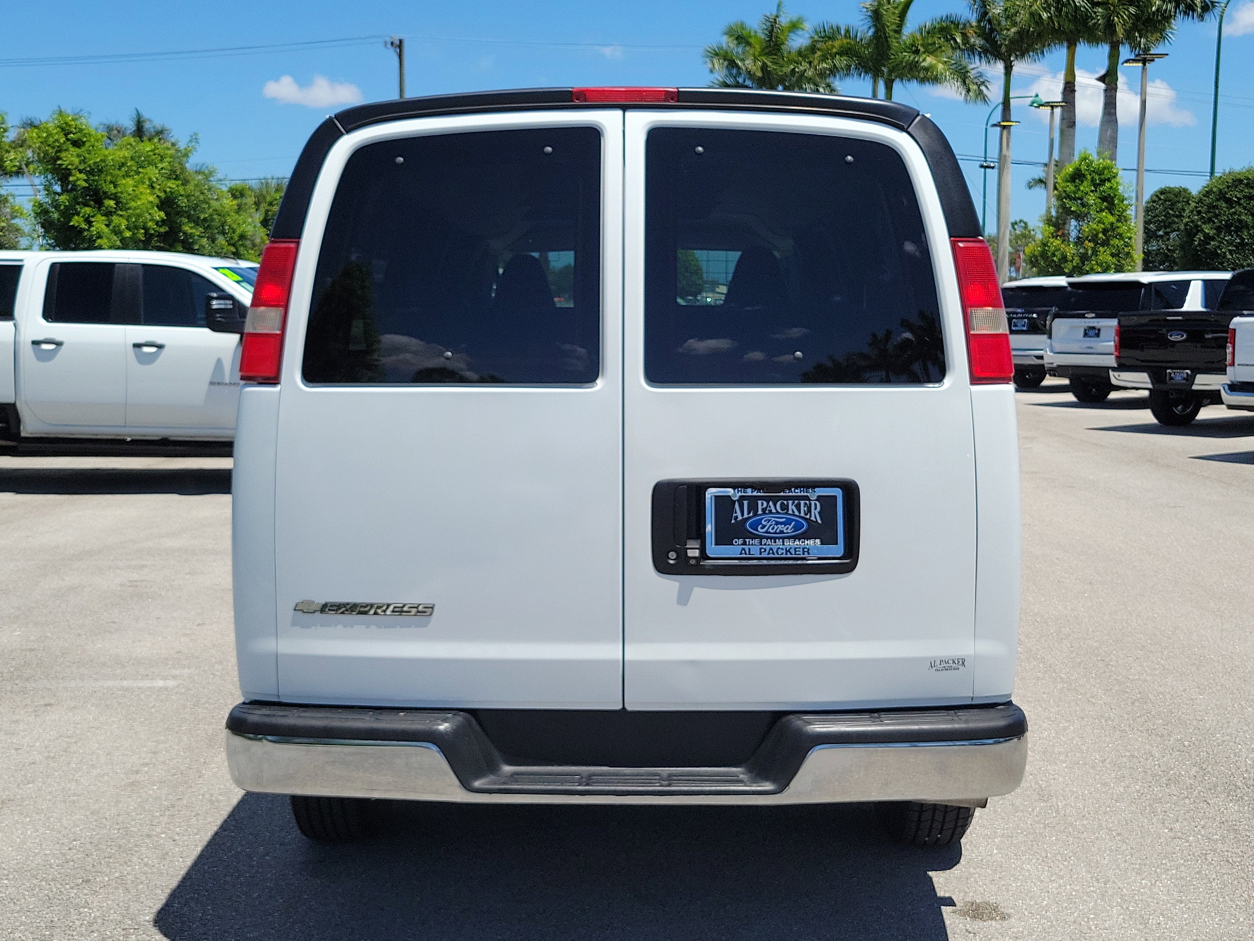 2017 Chevrolet Express Passenger LT