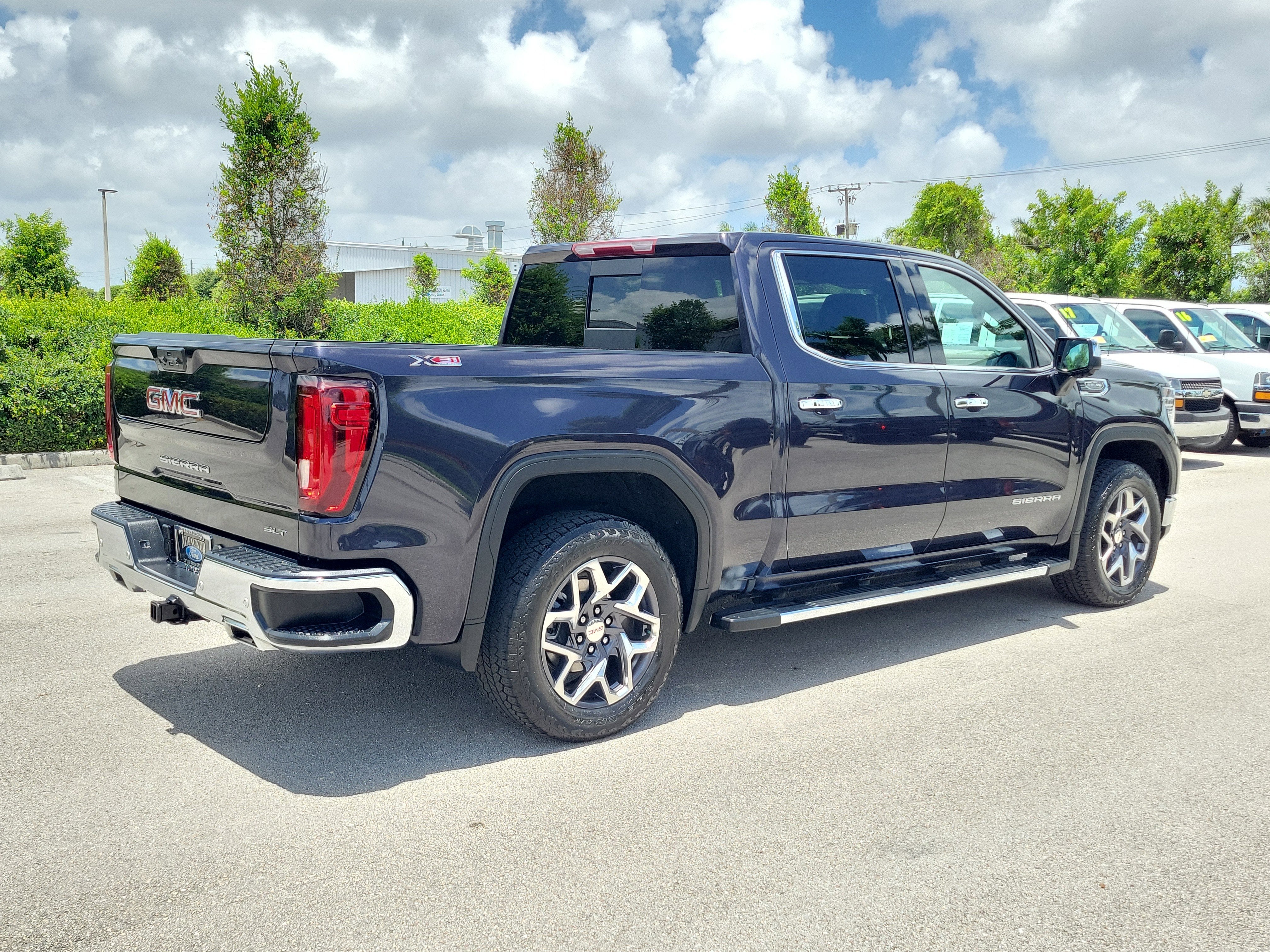 2025 GMC Sierra 1500 SLT