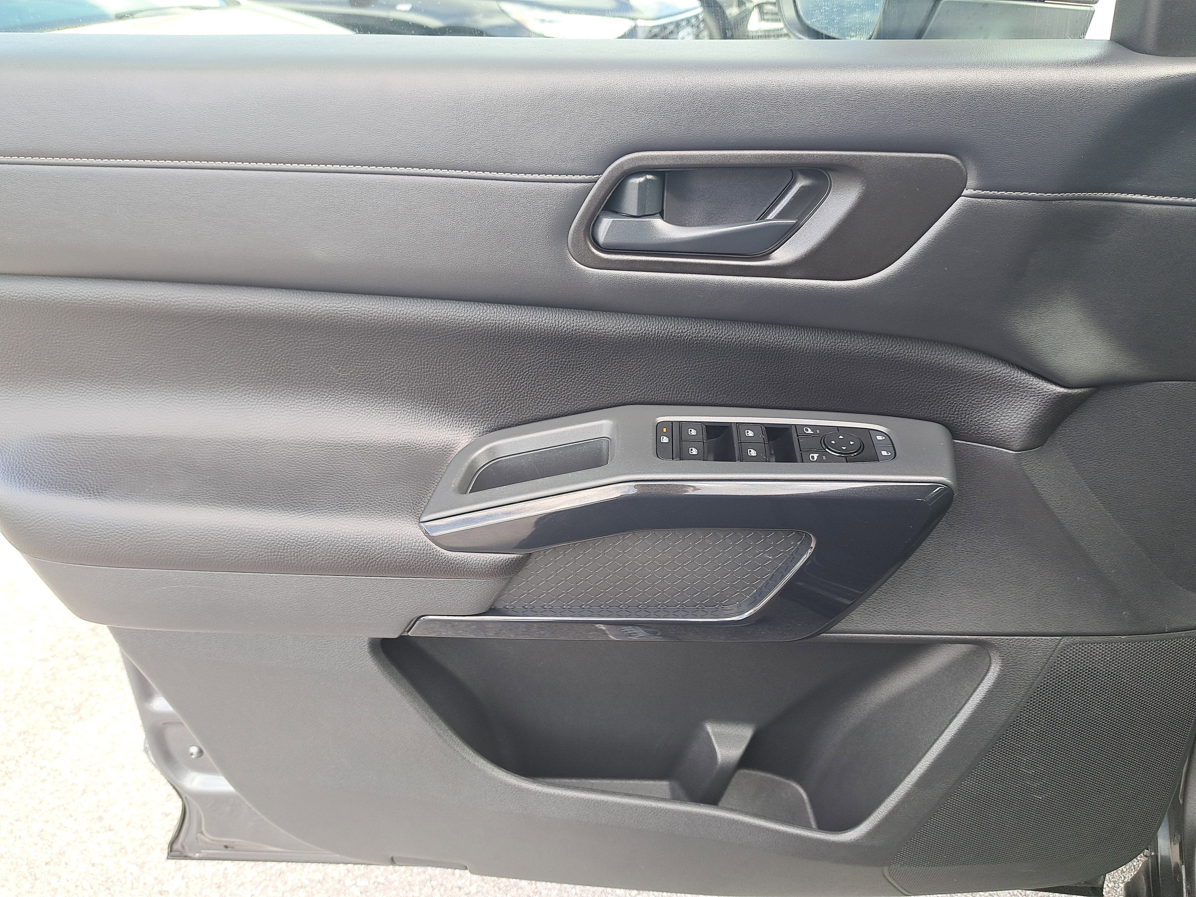 2023 Nissan Pathfinder S