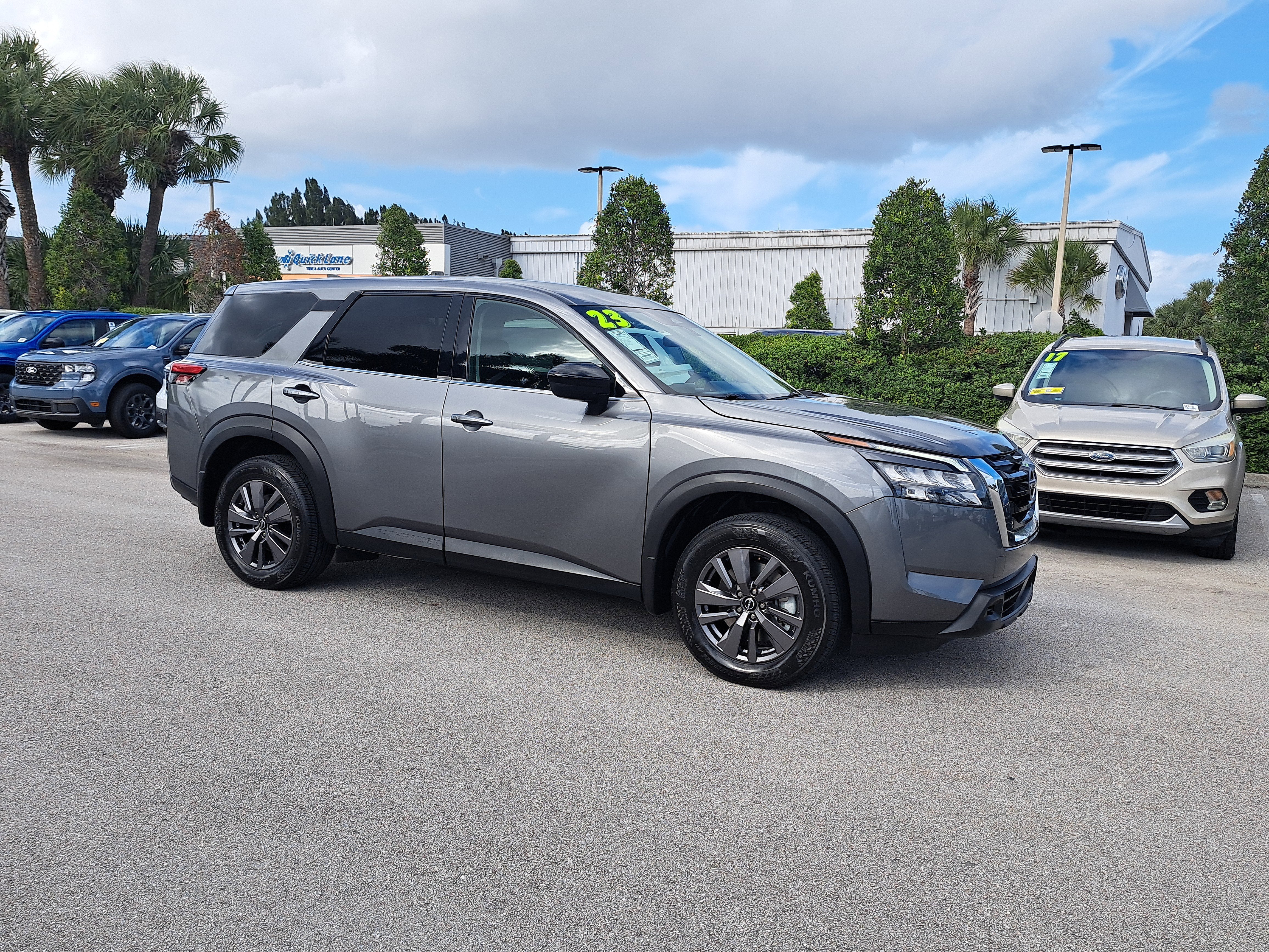 2023 Nissan Pathfinder S