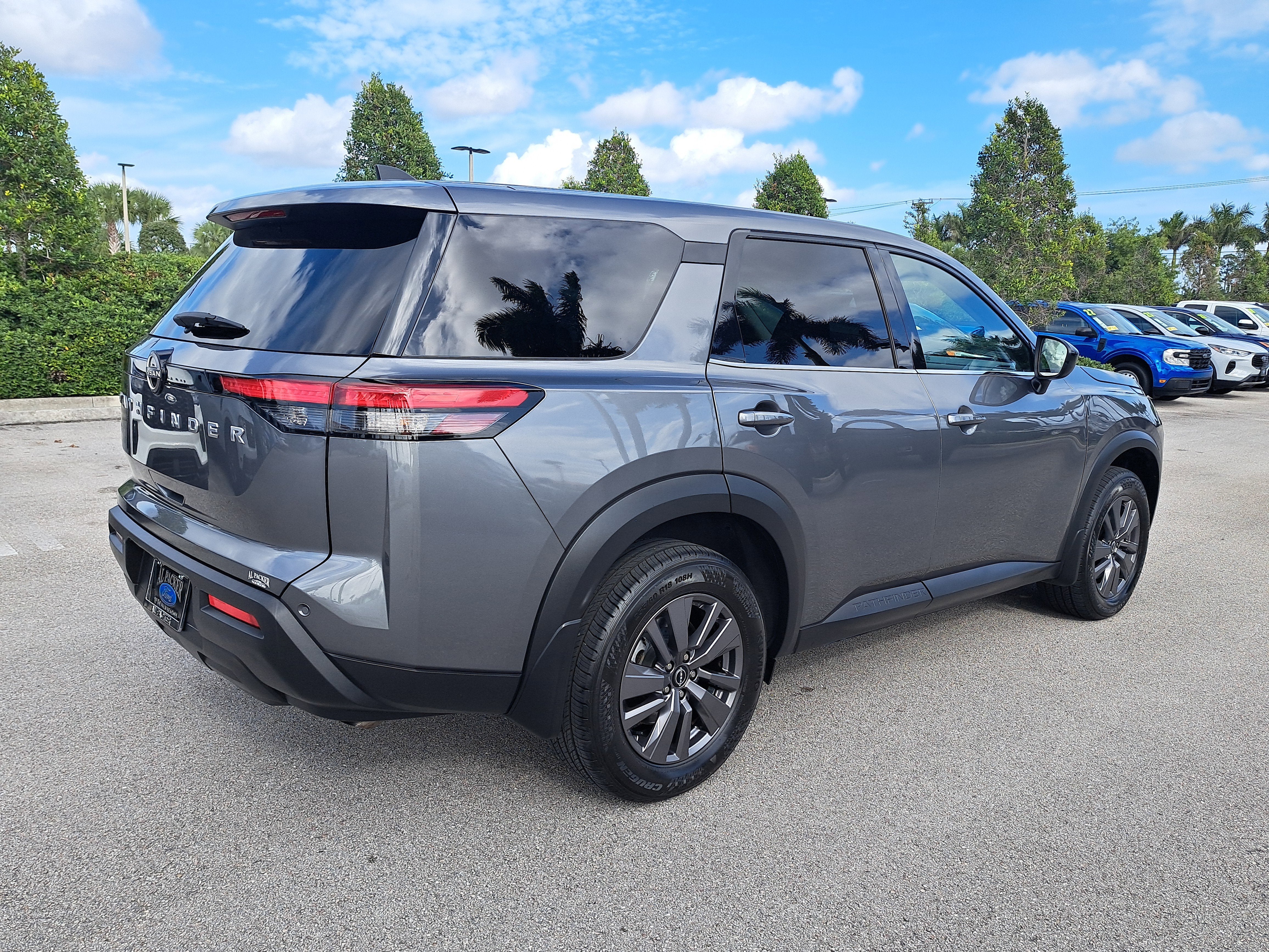 2023 Nissan Pathfinder S